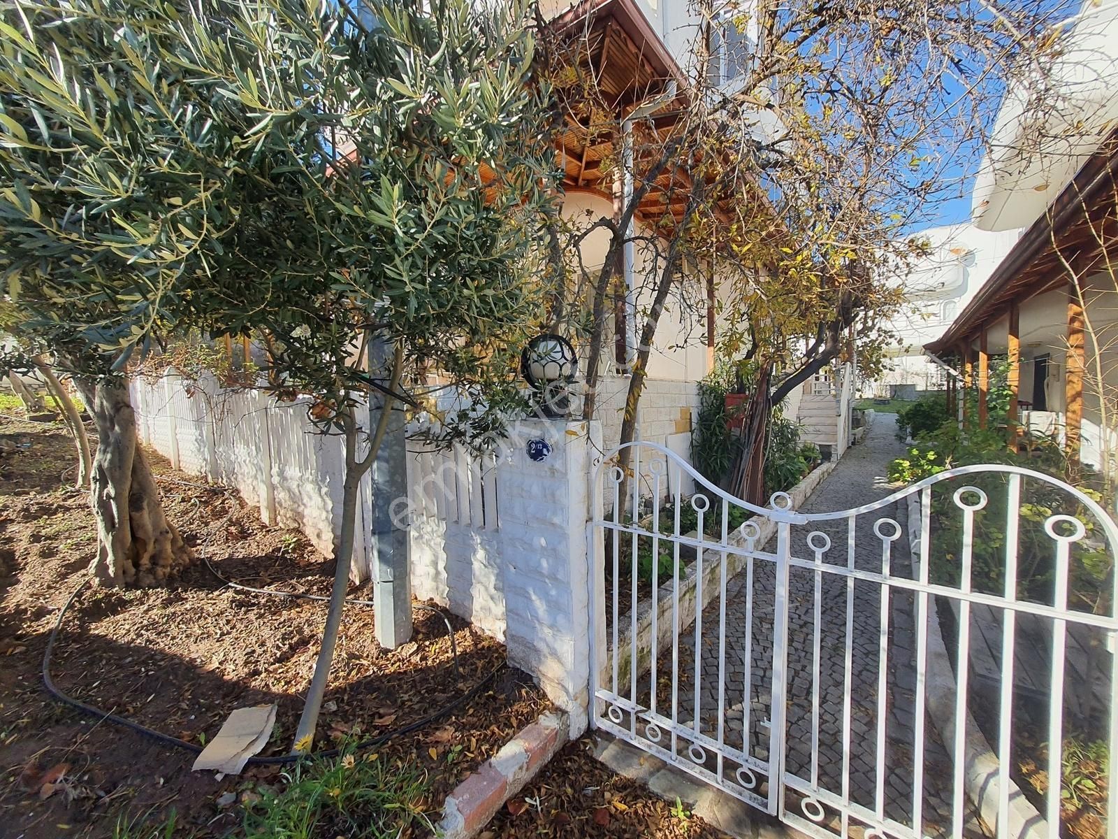 Çandarlı Site İçinde Havuzlu Deniz Manzaralı Satılık Yazlık - Görsel 28