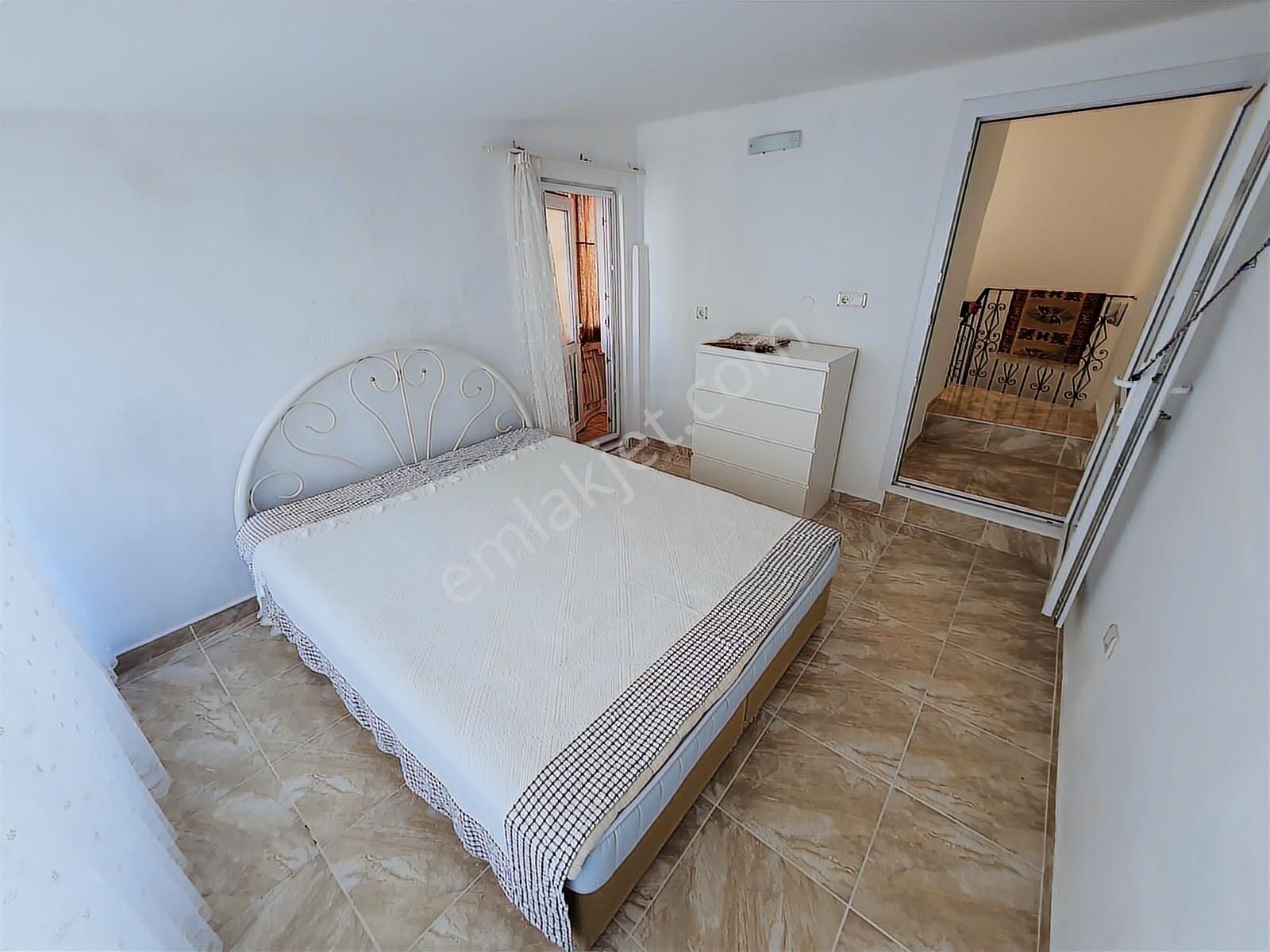 Çandarlı Site İçinde Havuzlu Deniz Manzaralı Satılık Yazlık - Görsel 21