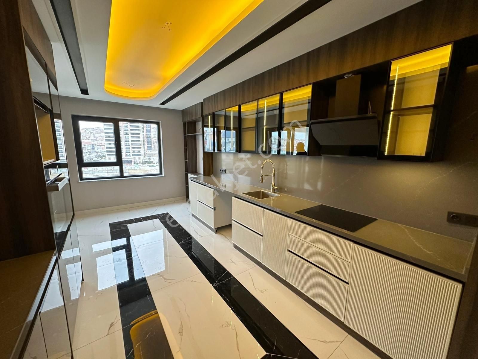 Ovacık'ta 3 Bloklu Güvenlikli Sitede Lüks 4,5+1 Kiralık Daire