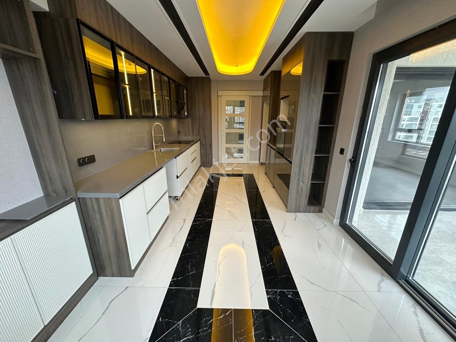 Ovacık'ta 3 Bloklu Güvenlikli Sitede Lüks 4,5+1 Kiralık Daire - Görsel 28