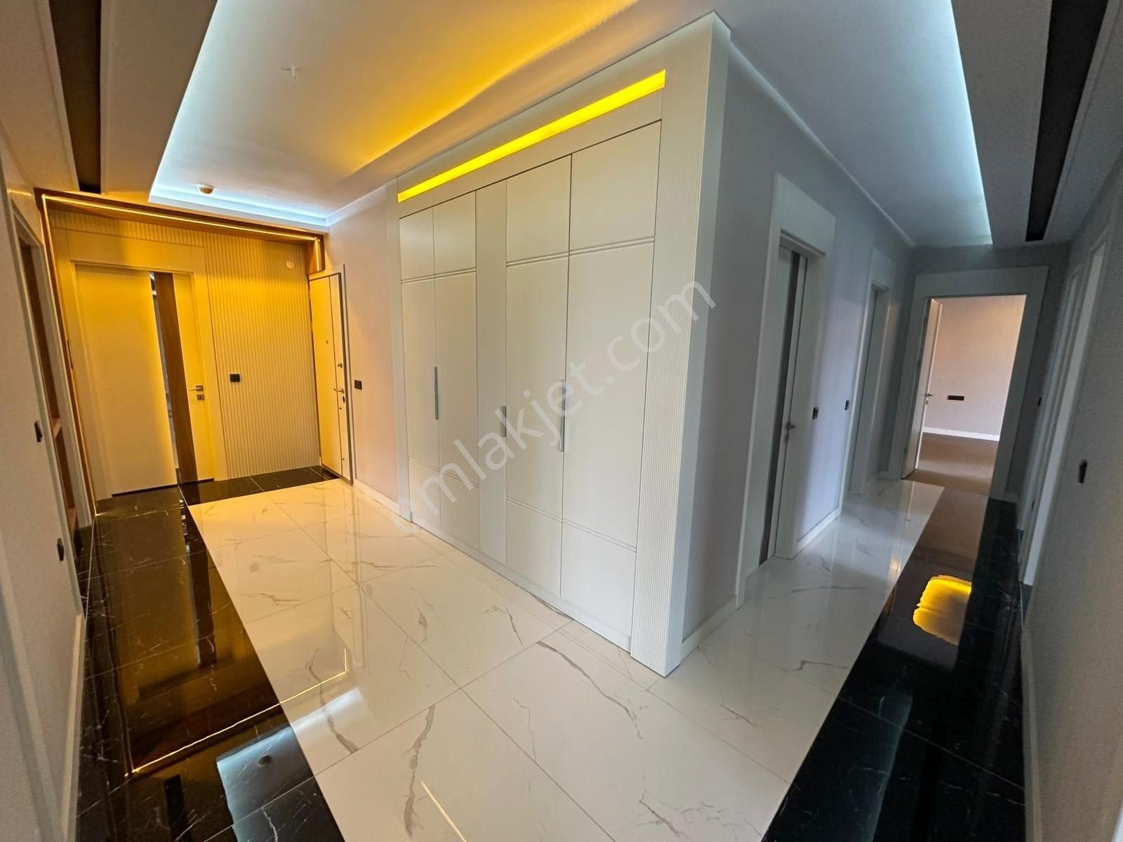 Ovacık'ta 3 Bloklu Güvenlikli Sitede Lüks 4,5+1 Kiralık Daire - Görsel 31