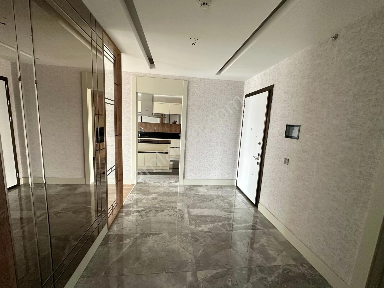 Ovacık'ın Tek Ödülllü Projesinde Göl Manzaralı Lüks Site Dairesi - Görsel 8