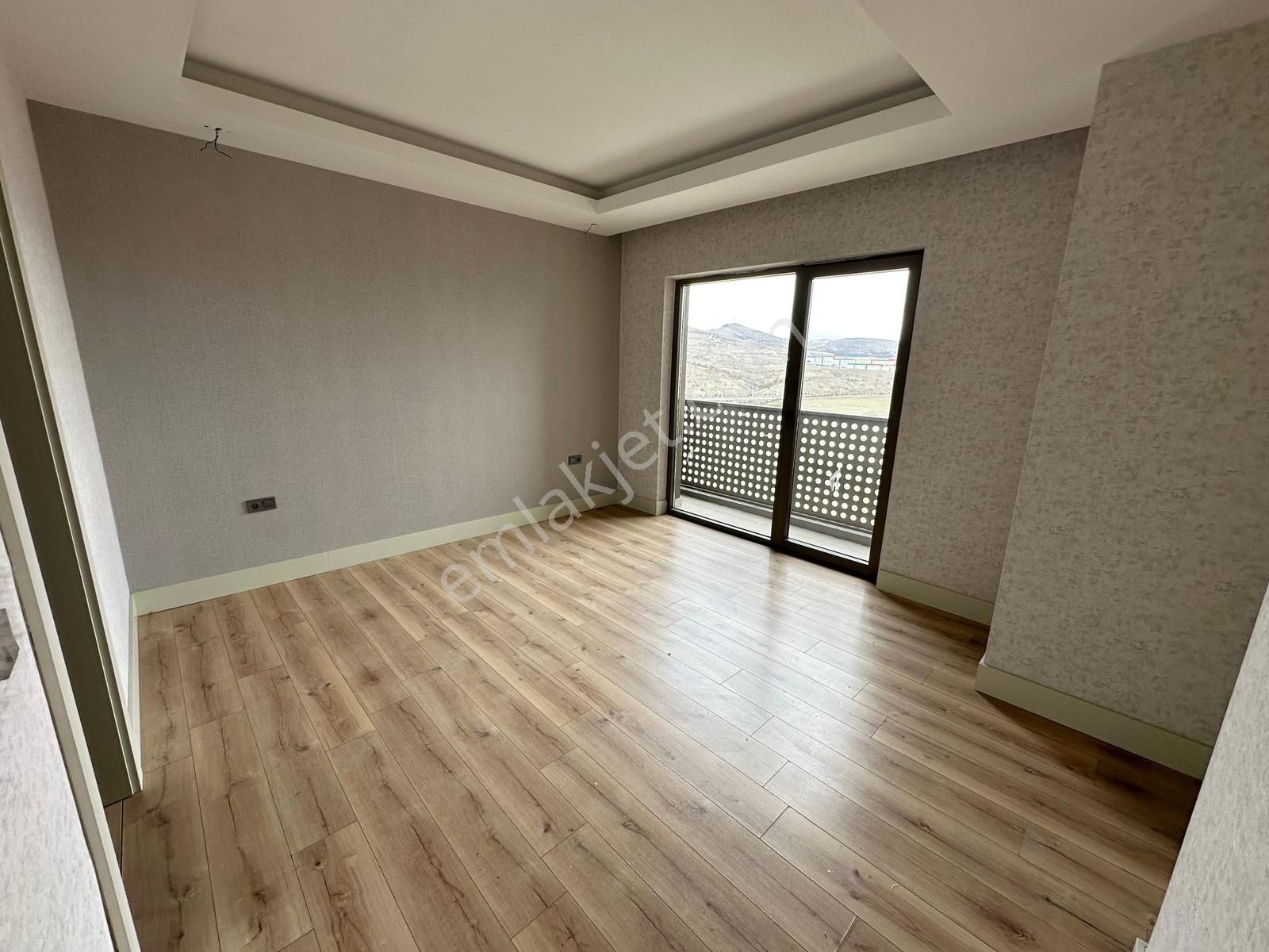 Ovacık'ın Tek Ödülllü Projesinde Göl Manzaralı Lüks Site Dairesi - Görsel 4