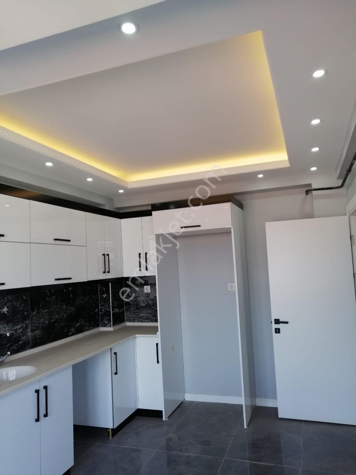 Re/max Mavi Birsen Çulha'dan Çınarlı'da Deniz Manzaralı 3+1 - Görsel 2