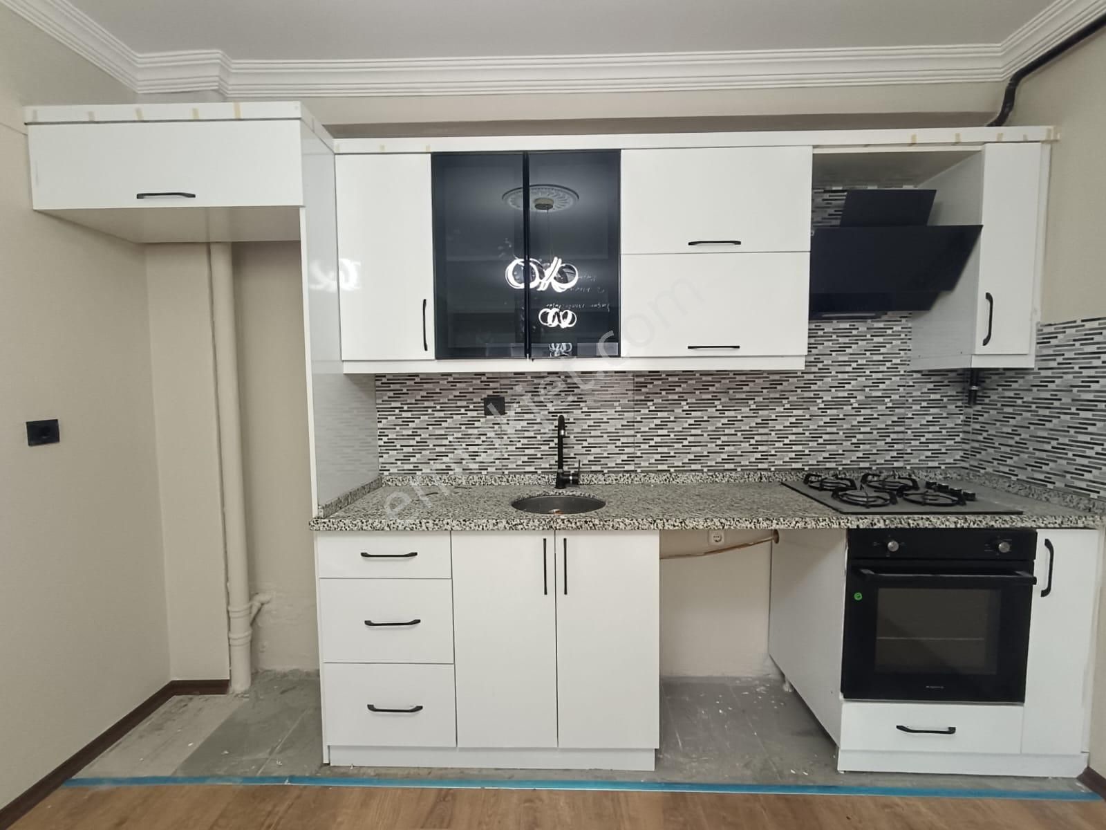 Mithatpaşa Cami Civarı Site İçerisinde 2+1 Açık Mutfak+ankastreli+giyinme Odalı+satılık Daire - Görsel 9