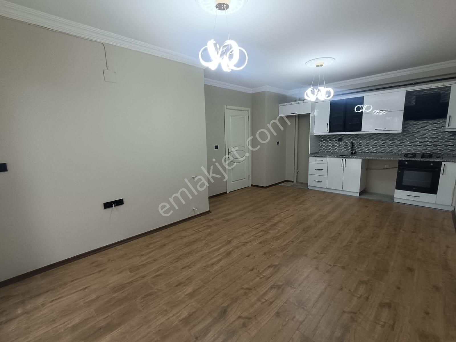 Mithatpaşa Cami Civarı Site İçerisinde 2+1 Açık Mutfak+ankastreli+giyinme Odalı+satılık Daire - Görsel 6