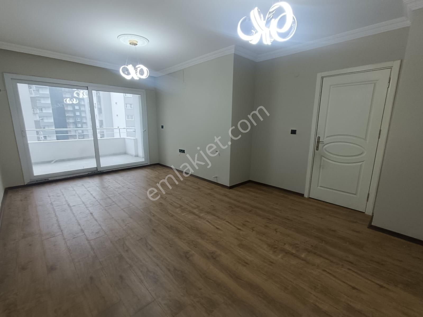 Mithatpaşa Cami Civarı Site İçerisinde 2+1 Açık Mutfak+ankastreli+giyinme Odalı+satılık Daire - Görsel 5