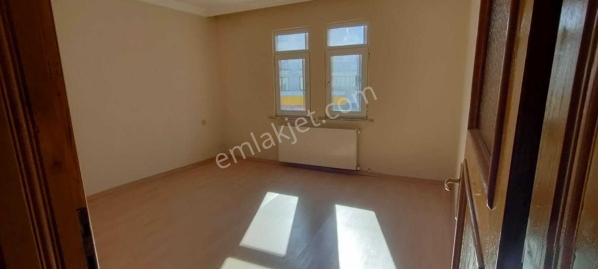 Üniversite Mahallesi Ana Cadde Üzerinde Kiralık 3+1 Daire - Görsel 15
