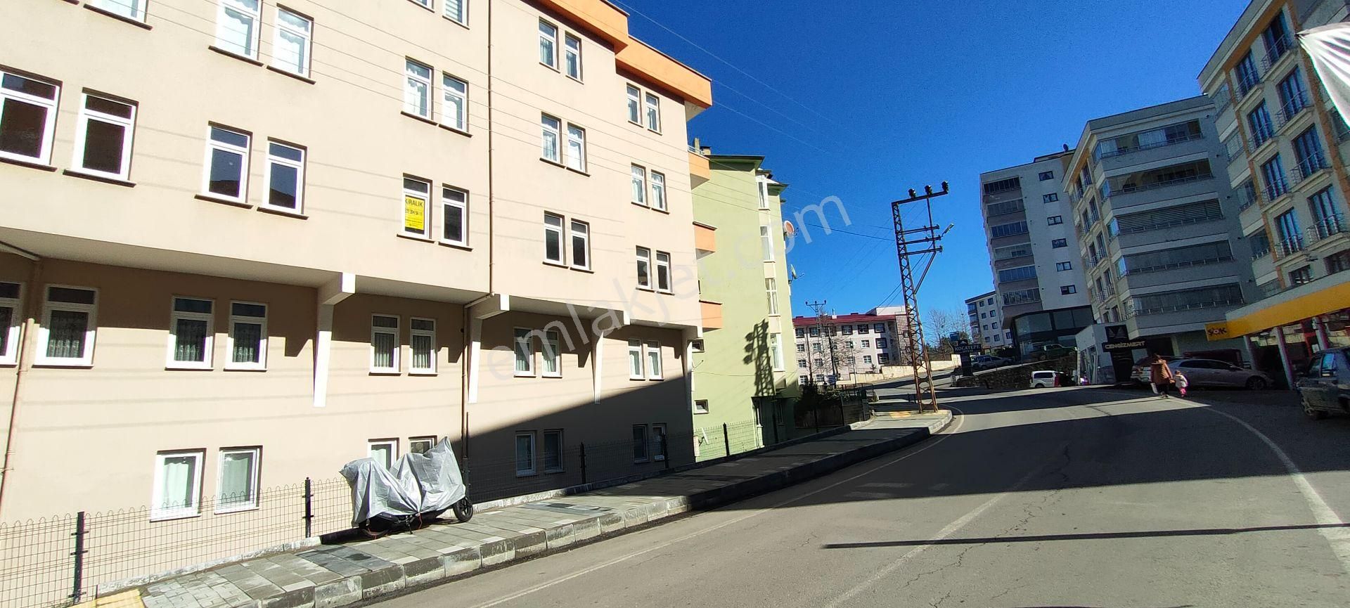 Üniversite Mahallesi Ana Cadde Üzerinde Kiralık 3+1 Daire