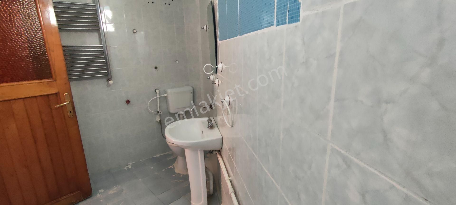 Üniversite Mahallesi Ana Cadde Üzerinde Kiralık 3+1 Daire - Görsel 16