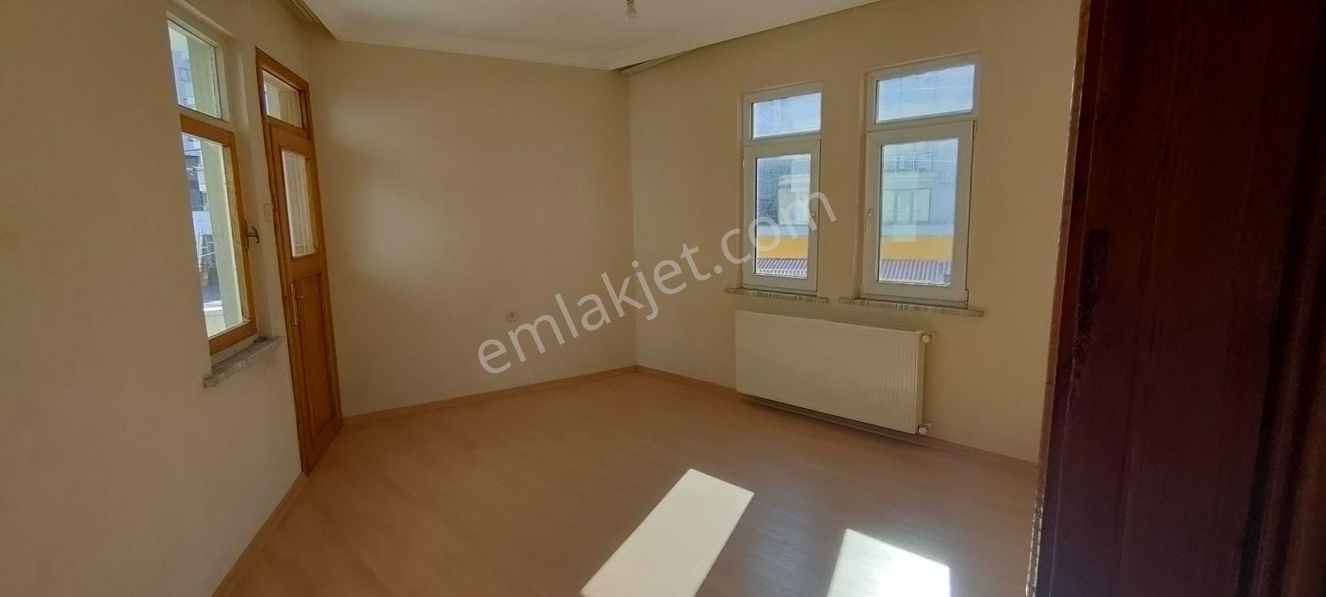 Üniversite Mahallesi Ana Cadde Üzerinde Kiralık 3+1 Daire - Görsel 18