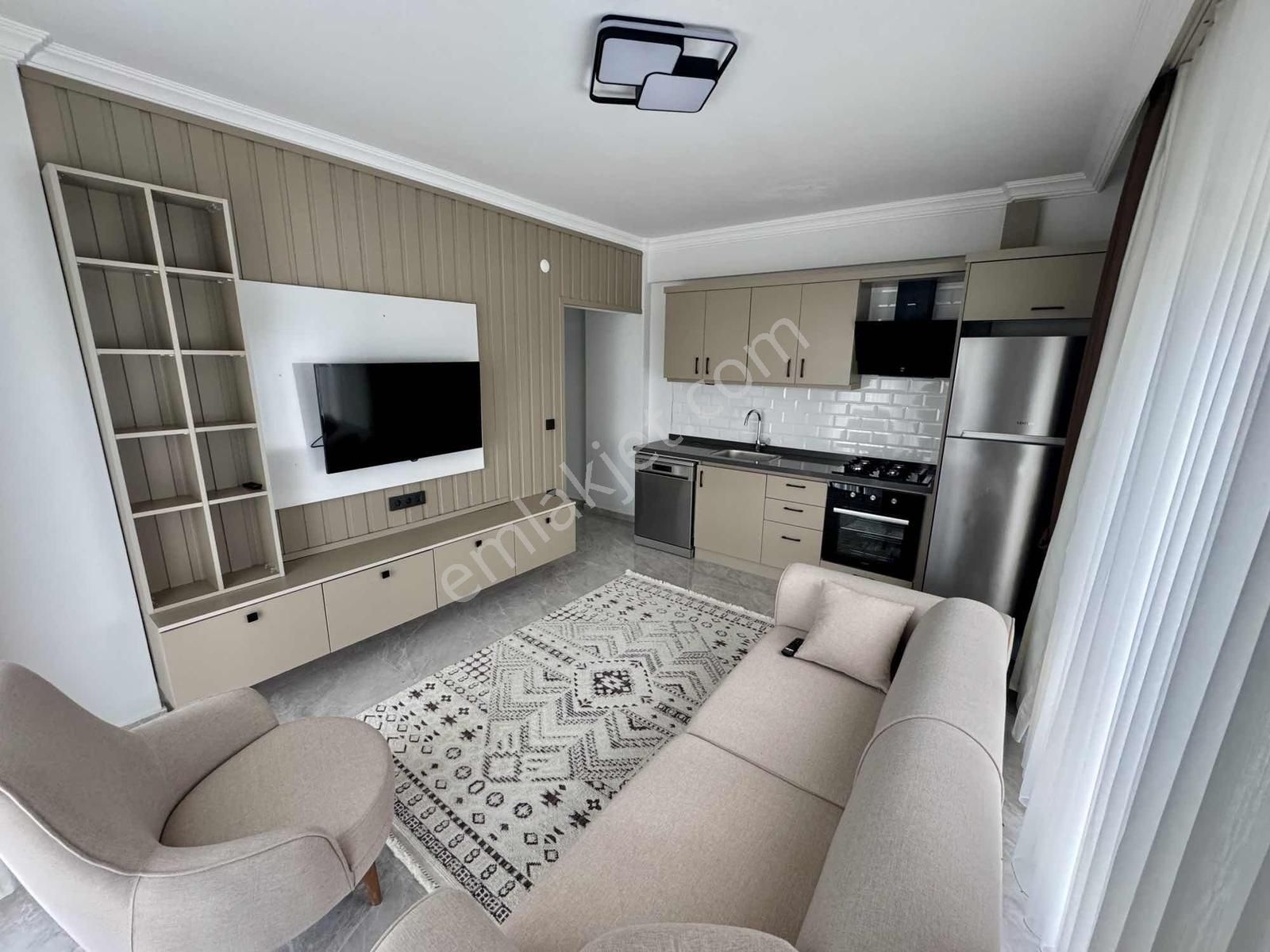 Kuşadası'nda Havuzlu Full Sıfır Eşyalı Satılık 1+1 Bahçeli Daire