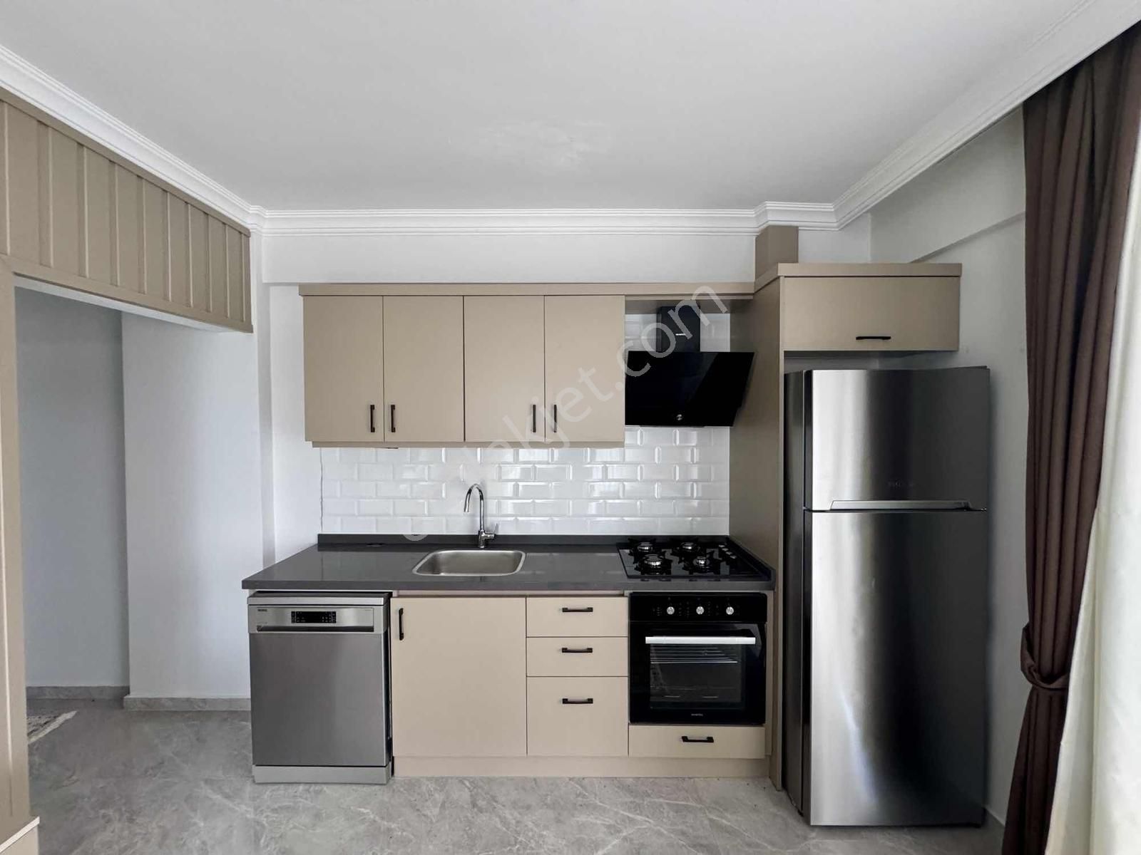 Kuşadası'nda Havuzlu Full Sıfır Eşyalı Satılık 1+1 Bahçeli Daire - Görsel 2