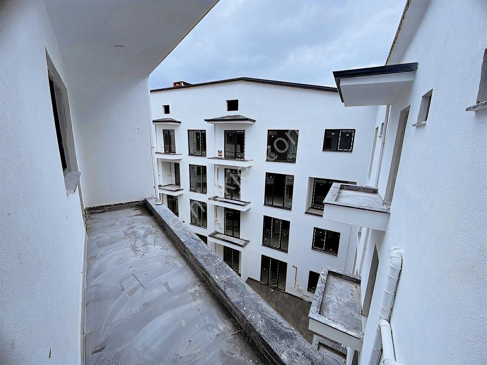 Yalova Altınova'da 3+1 Ebeveyn Banyolu Sıfır Daire - Görsel 18