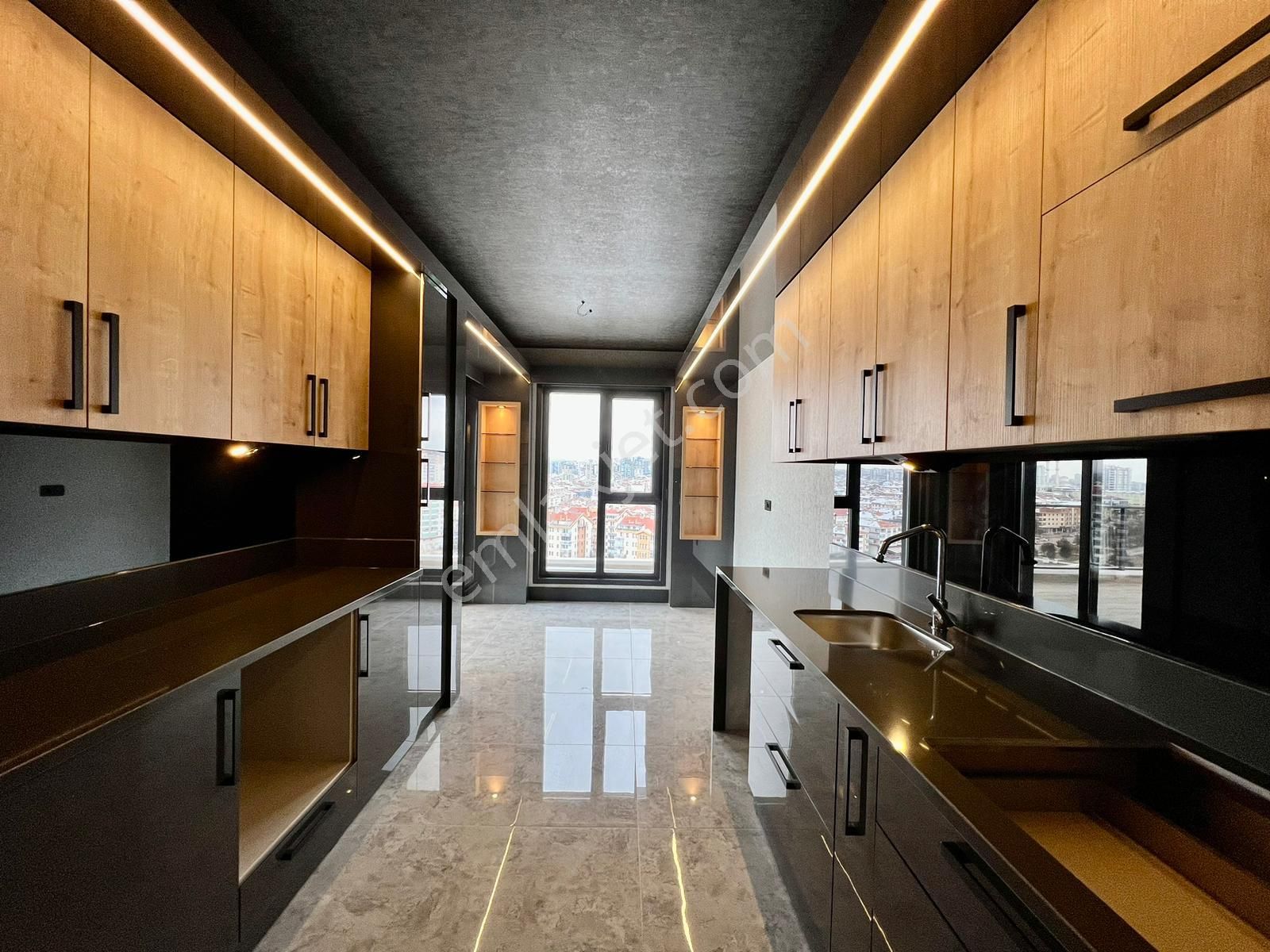 Pursaklar Mehmet Zengin Emlak'tan Protokol Yolu Yakını Çift Banyolu 4+1 7.kat Ultra Lüks Sitede