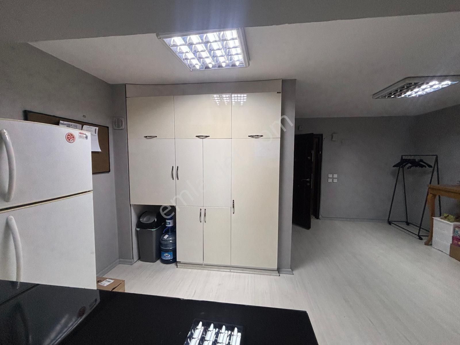 Alsancak Kıbrıs Şehitleri Caddesi Üzerinde Kapalı Otoparklı Wc’li Mutfaklı Kiralık Ofis/büro - Görsel 6