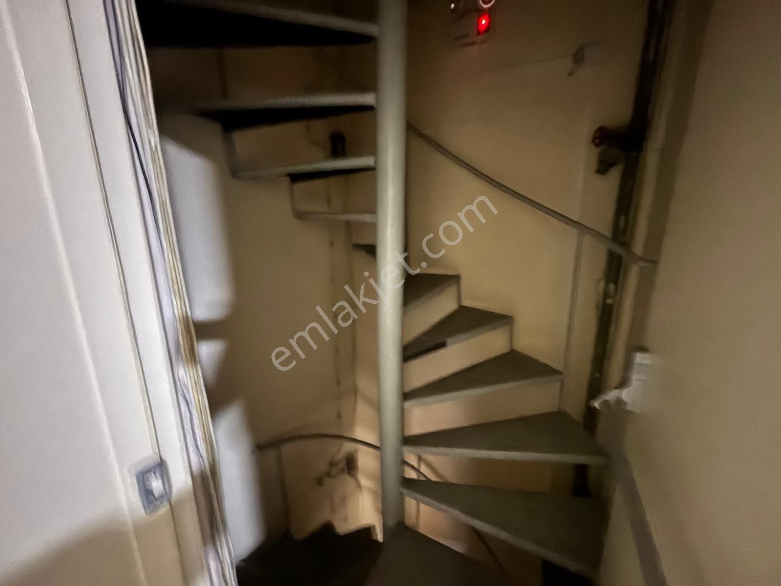 Alsancak Kıbrıs Şehitleri Caddesi Üzerinde Kapalı Otoparklı Wc’li Mutfaklı Kiralık Ofis/büro - Görsel 12