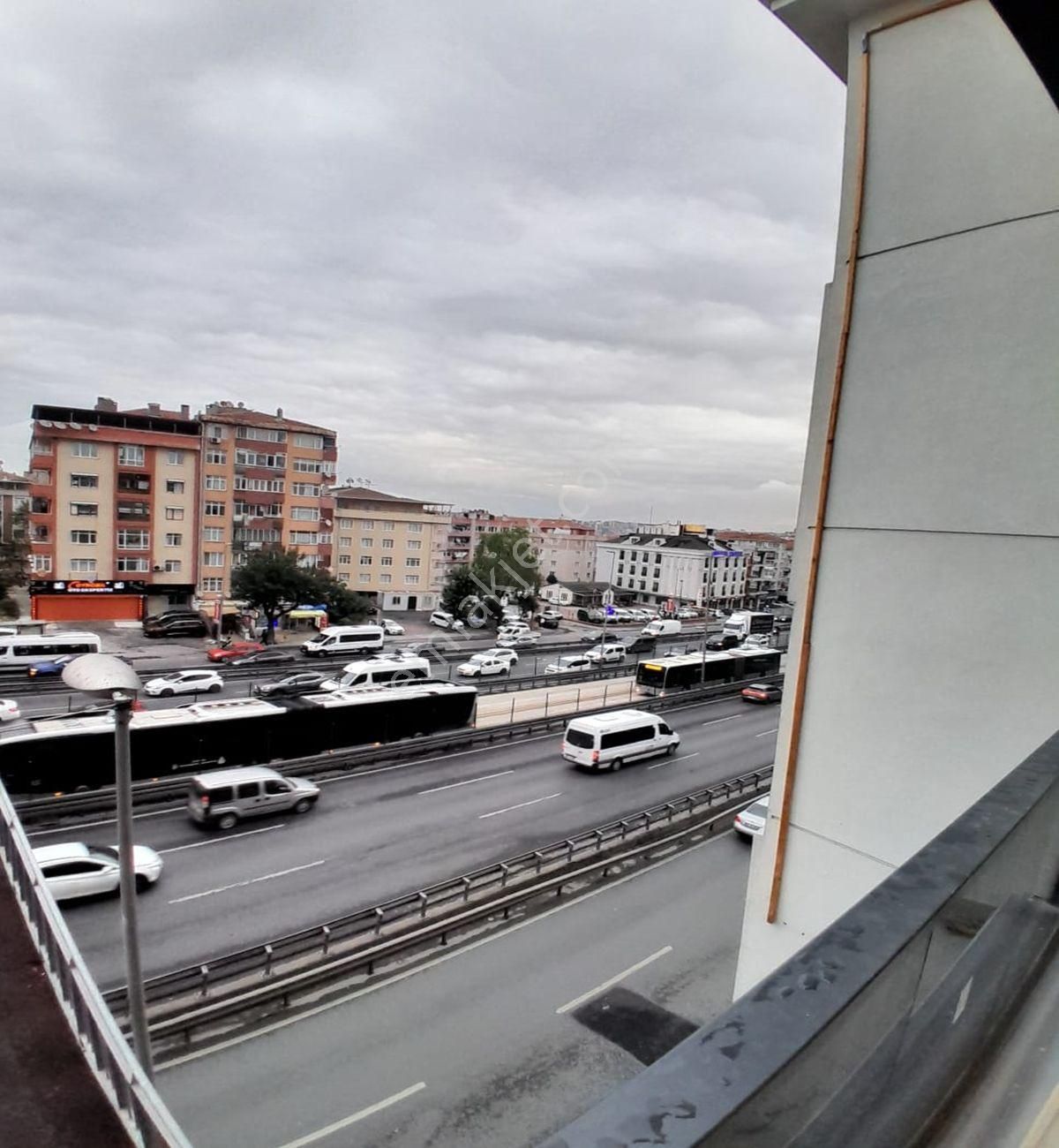 Avcılar D.köşklerde Metrobüse Çok Yakın 2+1 Sıfır Ara Kat - Görsel 15