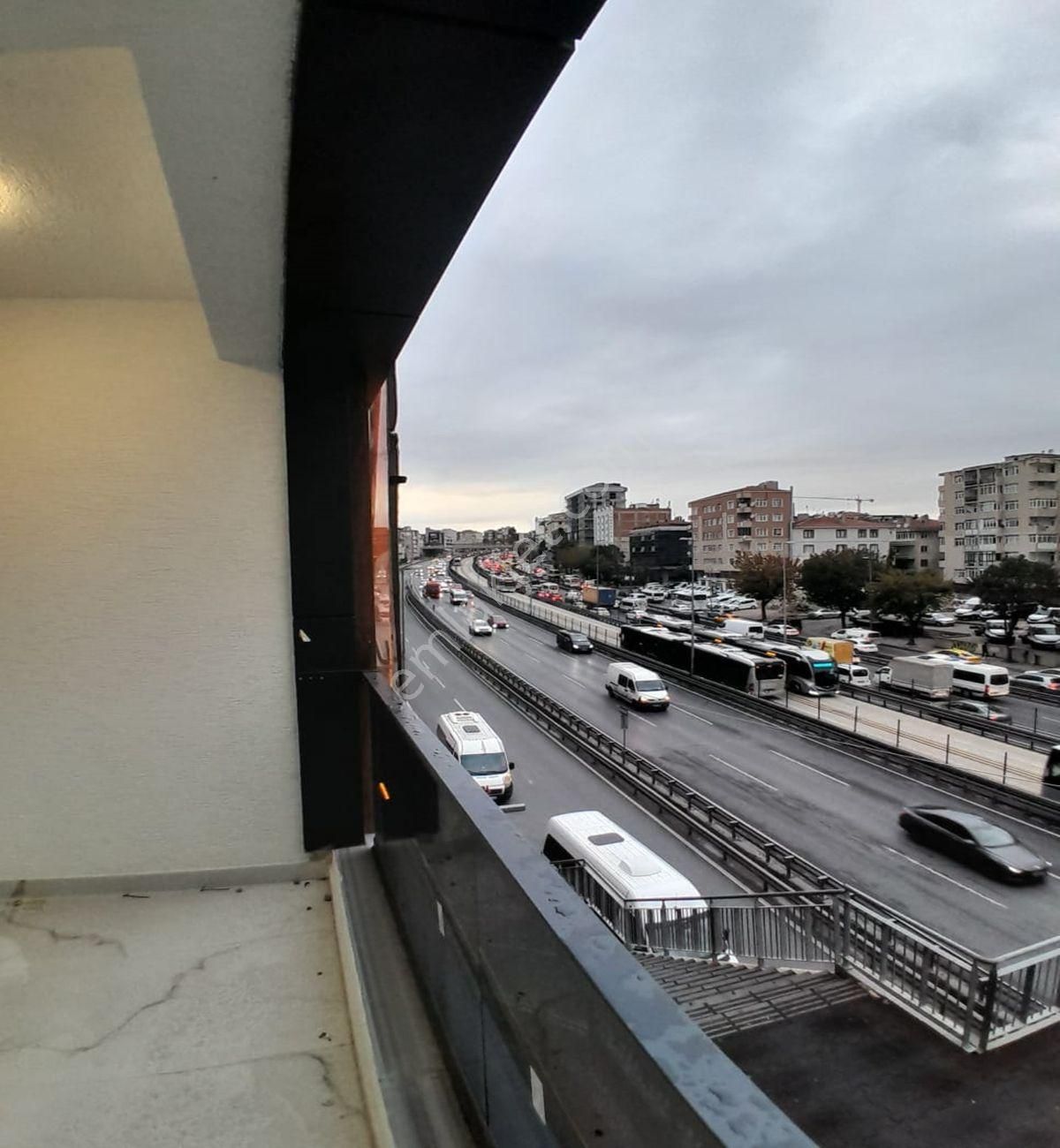 Avcılar D.köşklerde Metrobüse Çok Yakın 2+1 Sıfır Ara Kat - Görsel 13