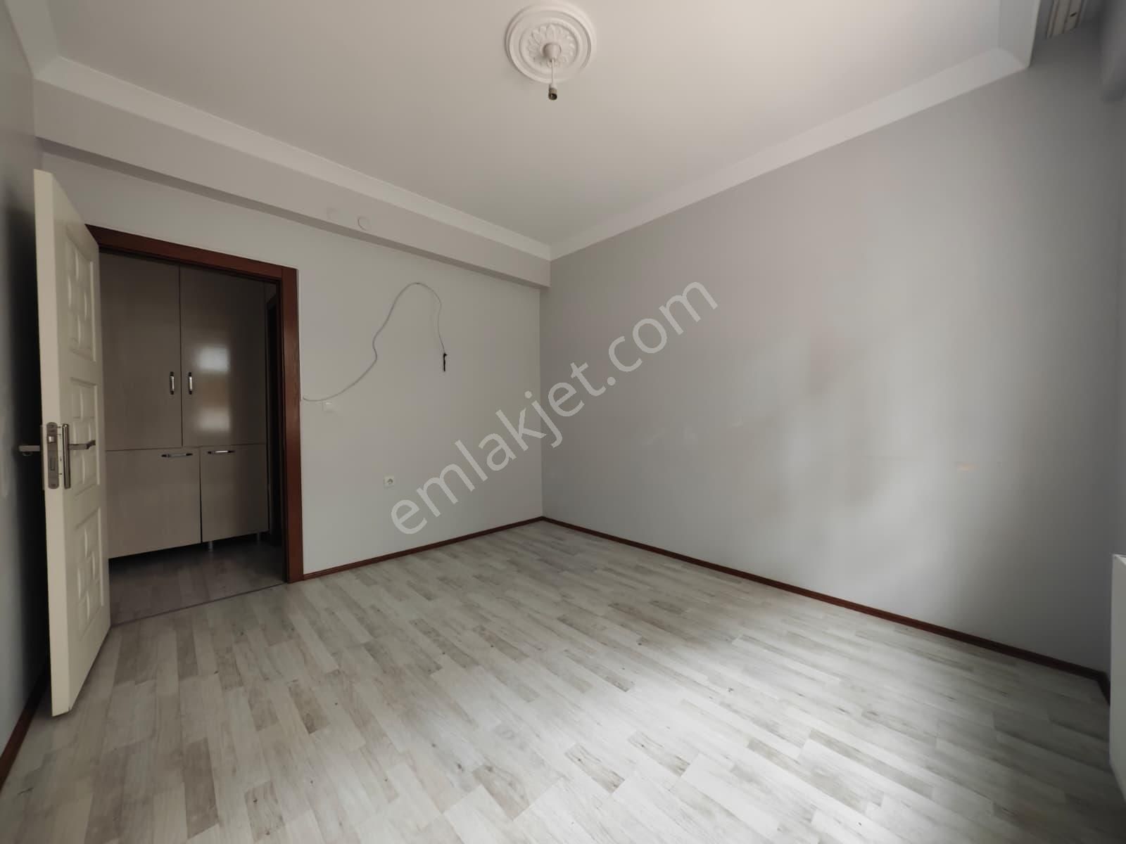 Hüseyingazi Göbek Dibi 3+1 Yapılı Asansörlü Satılık Daire !!! - Görsel 16
