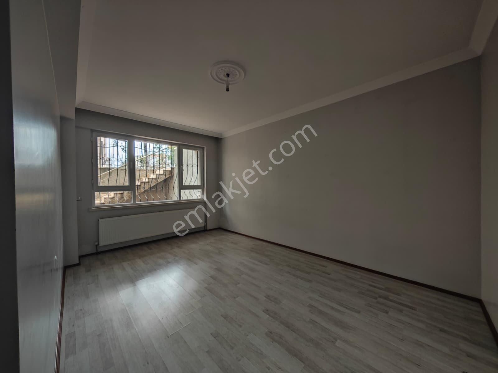 Hüseyingazi Göbek Dibi 3+1 Yapılı Asansörlü Satılık Daire !!!