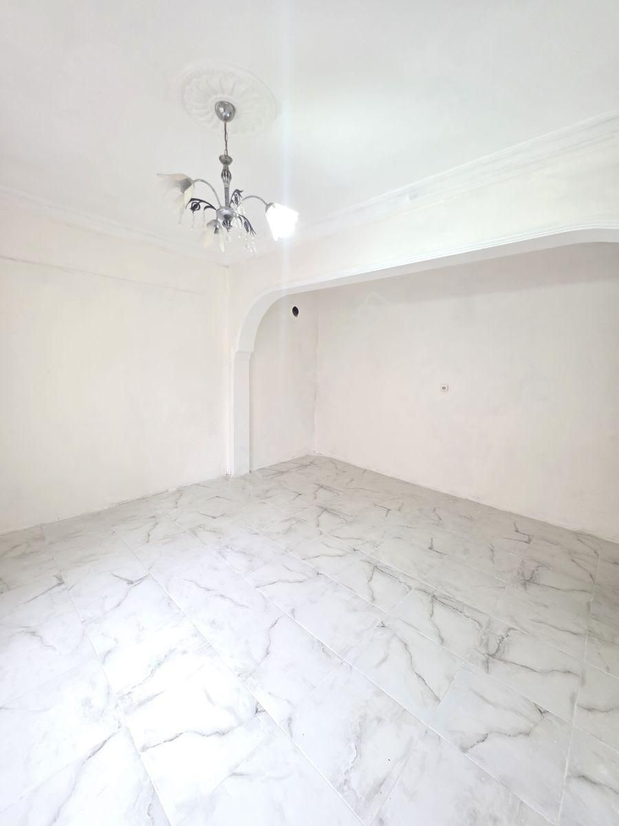 Gündoğdu Mahallesi'nde 2 Katlı 2+1 155m² Arsa İçerisinde Bahçel