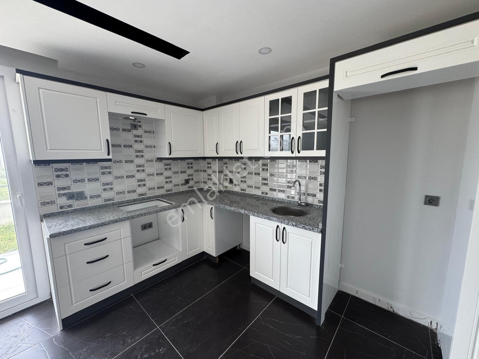 Efeler’de Denize 600 M Mesafede 3+1 Villla - Görsel 16