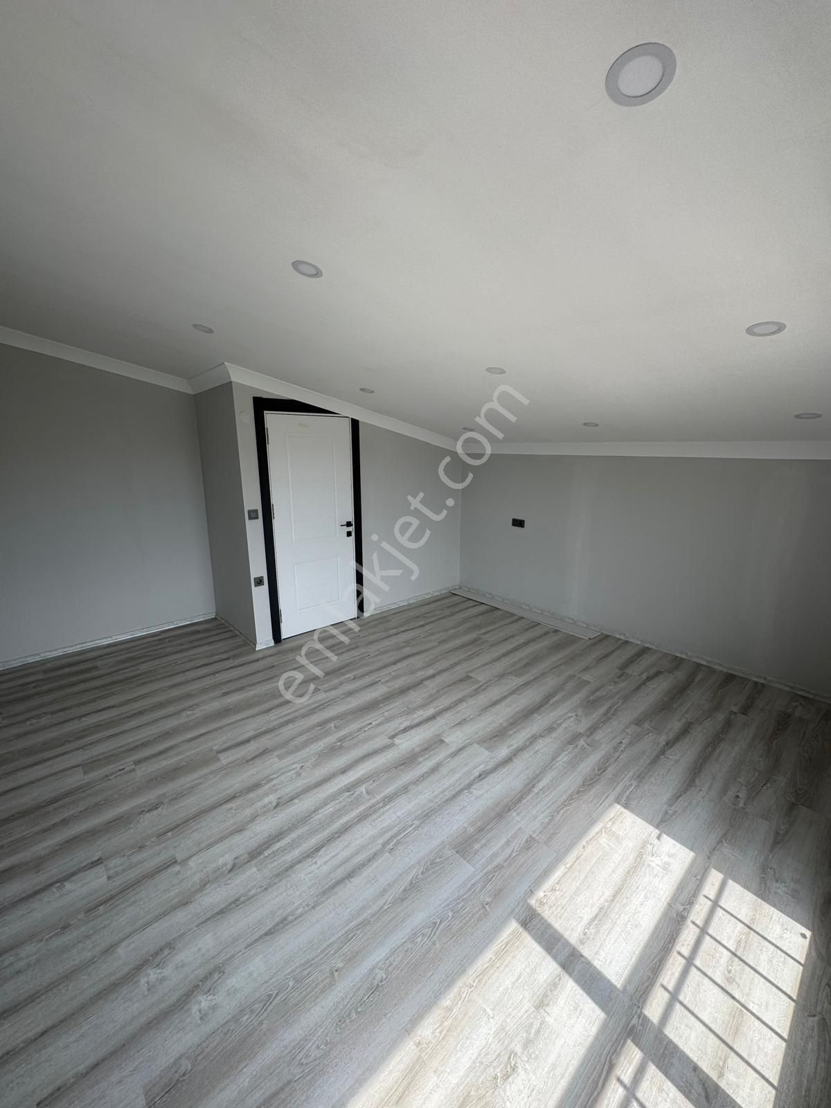 Efeler’de Denize 600 M Mesafede 3+1 Villla - Görsel 14