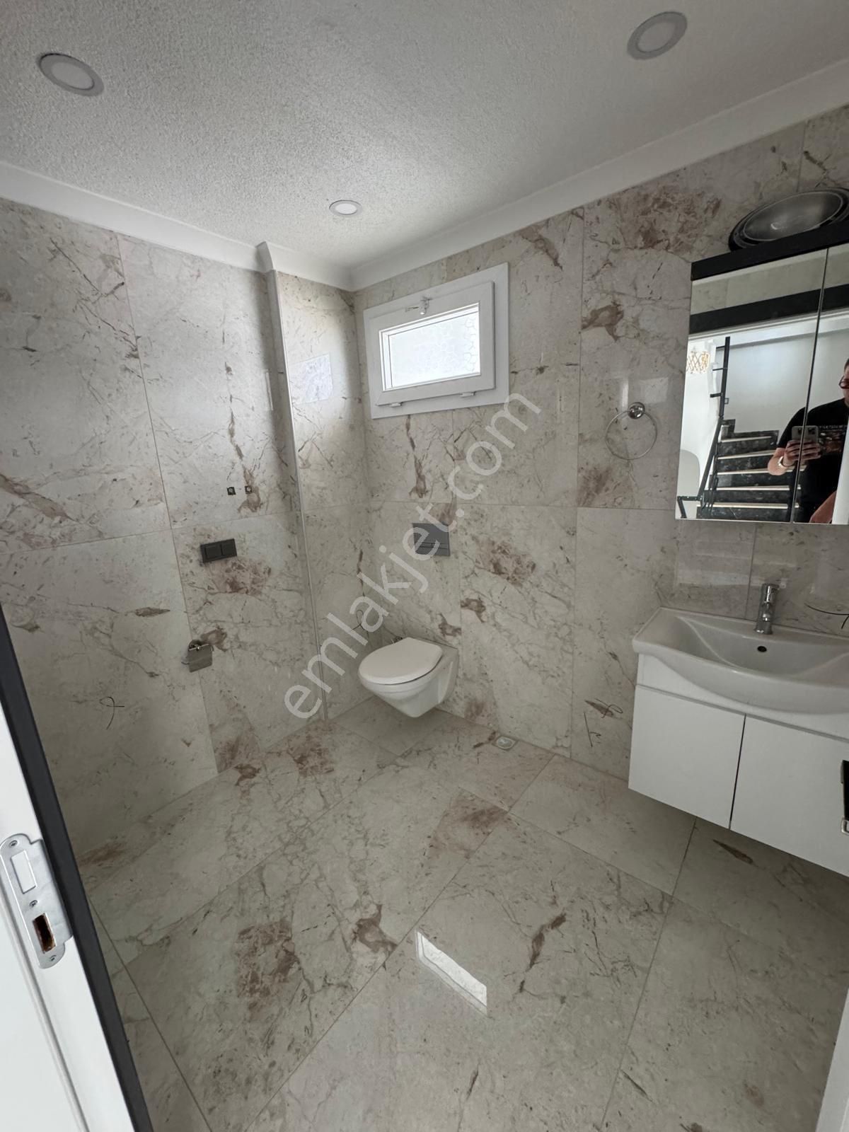 Efeler’de Denize 600 M Mesafede 3+1 Villla - Görsel 10