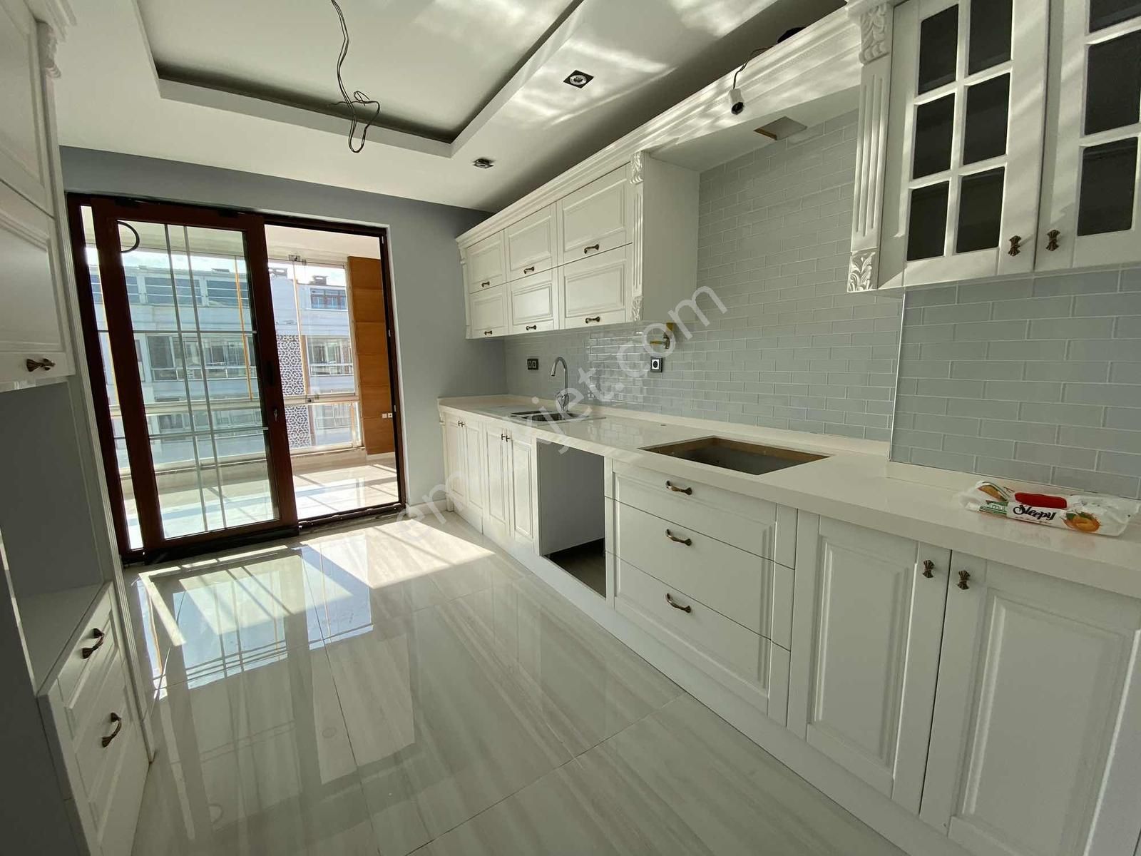 Çobanlıda Denize Sıfır Binada Dubleks Daire - Görsel 26