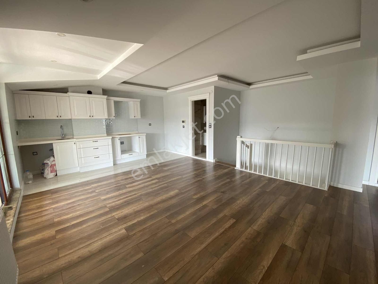 Çobanlıda Denize Sıfır Binada Dubleks Daire - Görsel 7