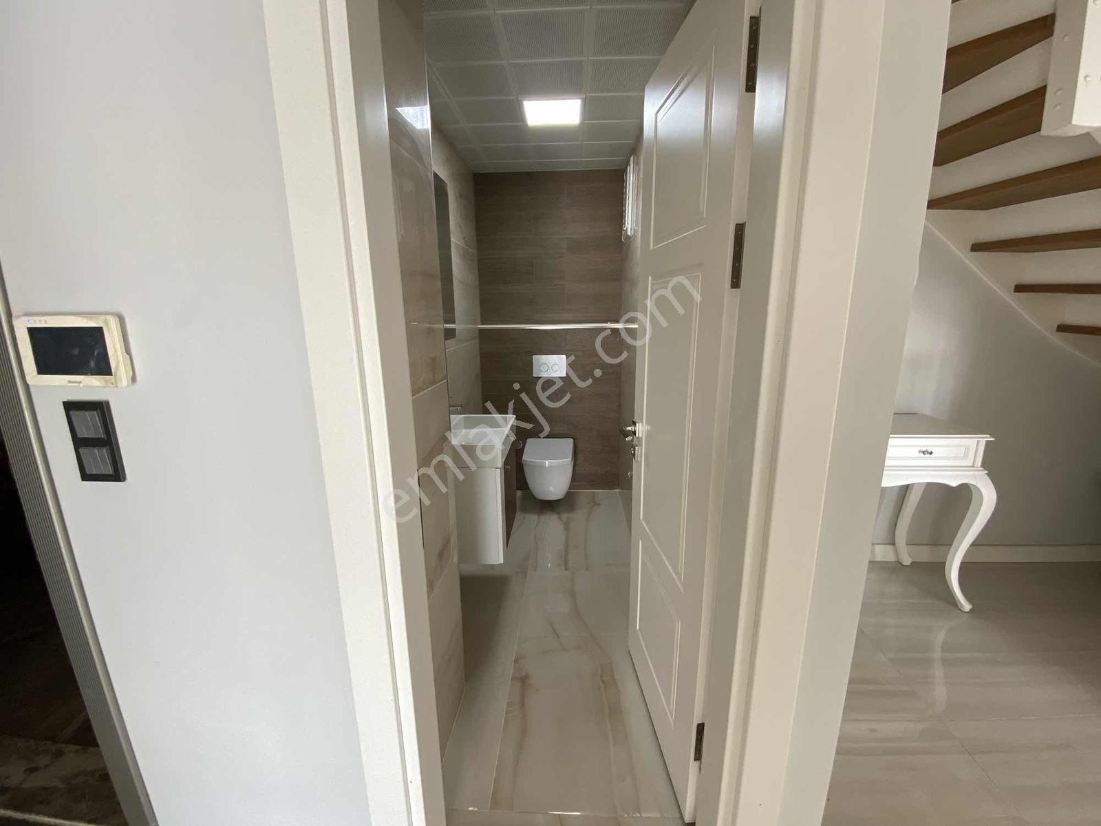 Çobanlıda Denize Sıfır Binada Dubleks Daire - Görsel 8