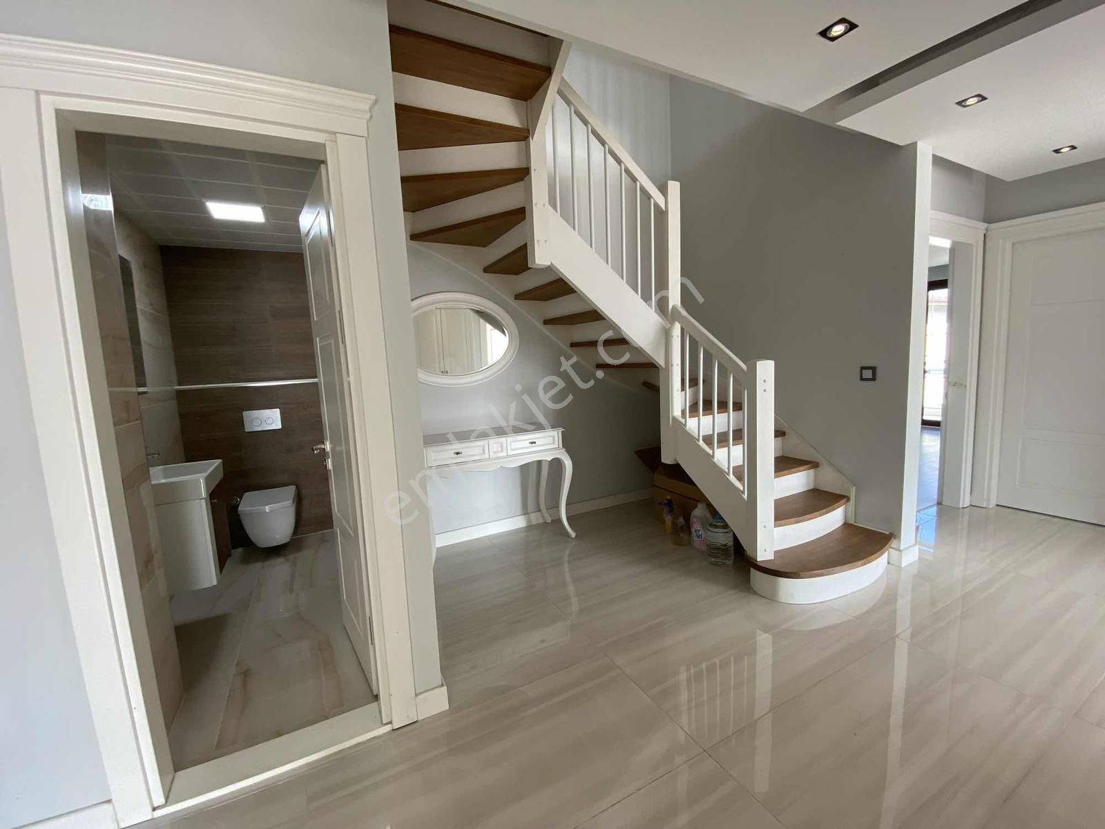 Çobanlıda Denize Sıfır Binada Dubleks Daire - Görsel 28