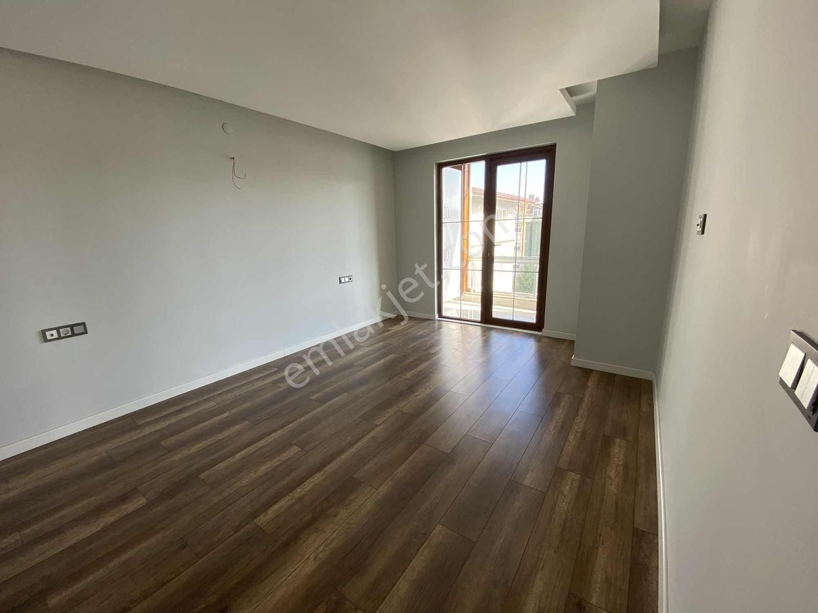 Çobanlıda Denize Sıfır Binada Dubleks Daire - Görsel 31