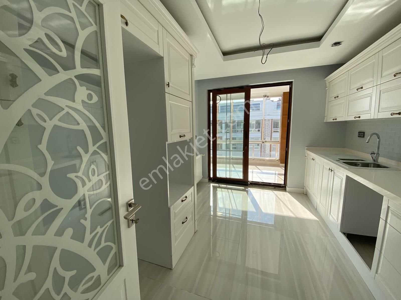 Çobanlıda Denize Sıfır Binada Dubleks Daire - Görsel 24