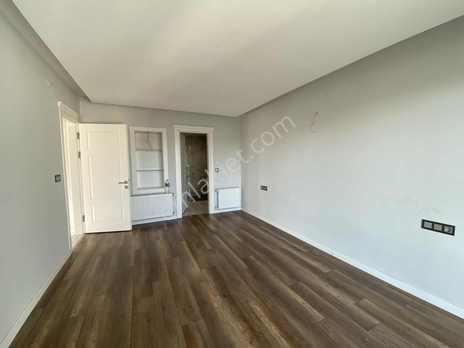 Çobanlıda Denize Sıfır Binada Dubleks Daire - Görsel 10