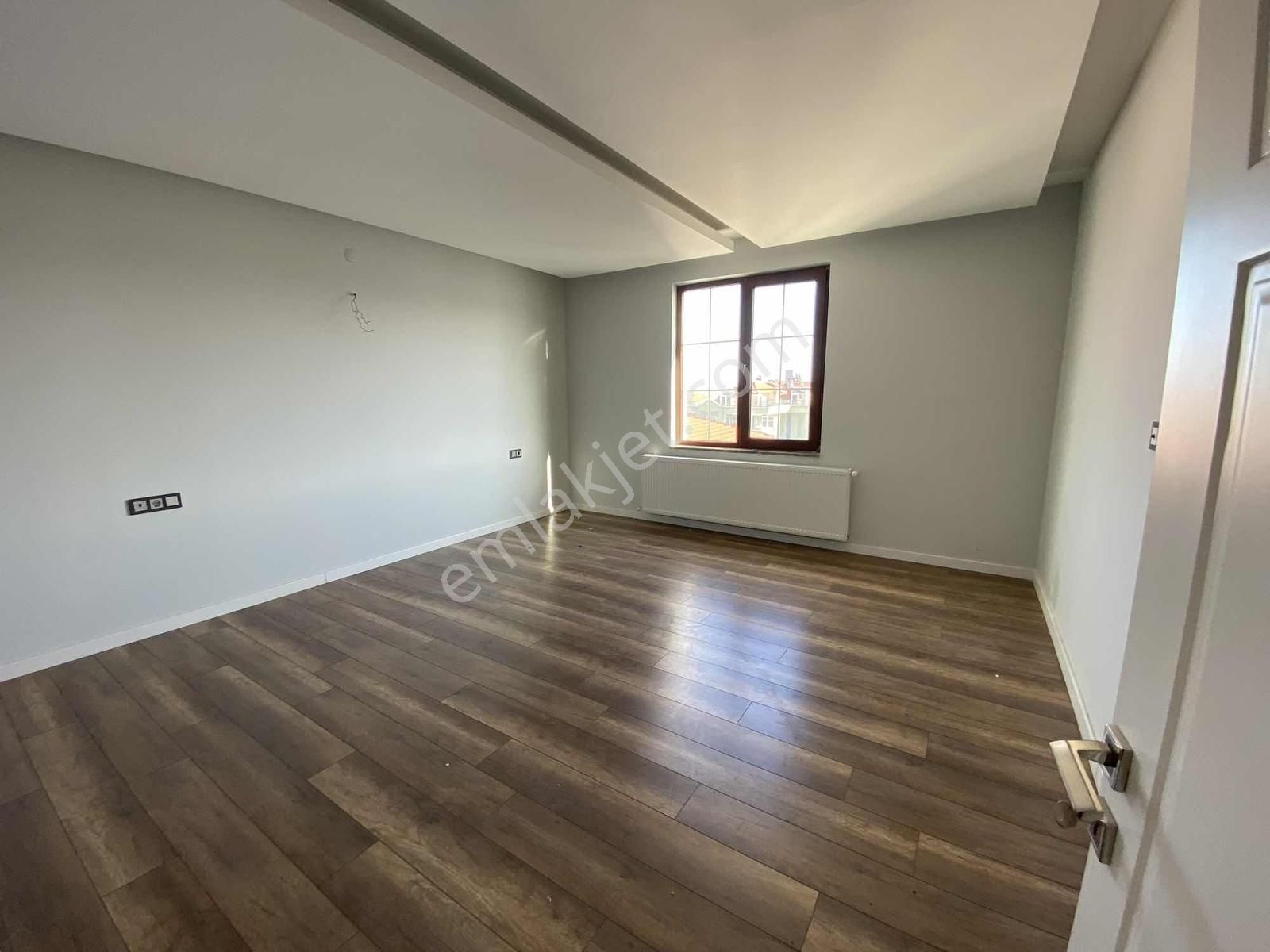 Çobanlıda Denize Sıfır Binada Dubleks Daire - Görsel 20