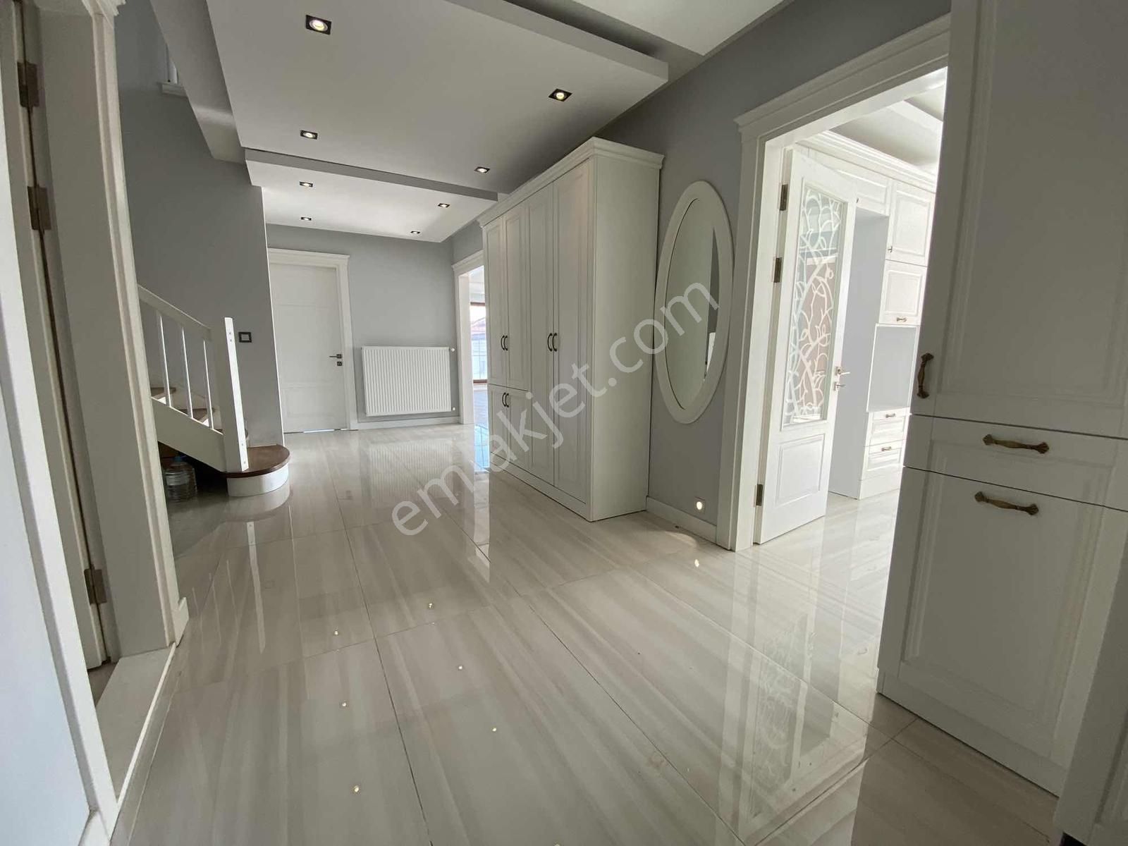 Çobanlıda Denize Sıfır Binada Dubleks Daire - Görsel 30