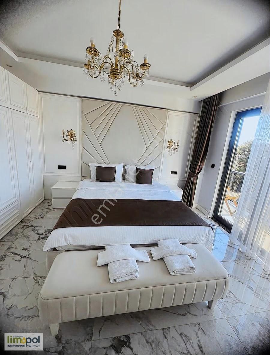 Limopol'den Deniz Manzaralı Kapalı Havuzlu Müstakil Villa - Görsel 3