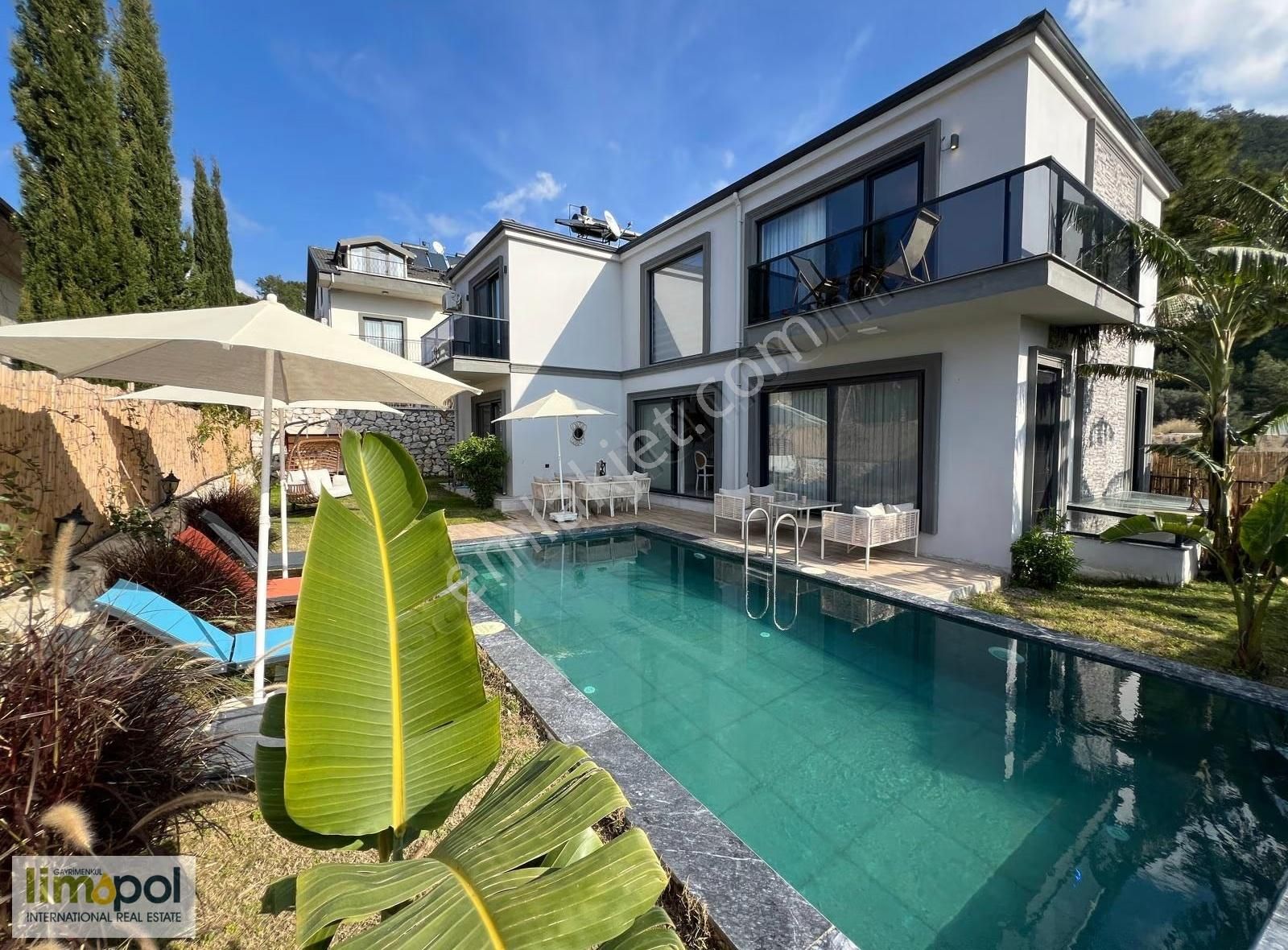 Limopol'den Deniz Manzaralı Kapalı Havuzlu Müstakil Villa - Görsel 8