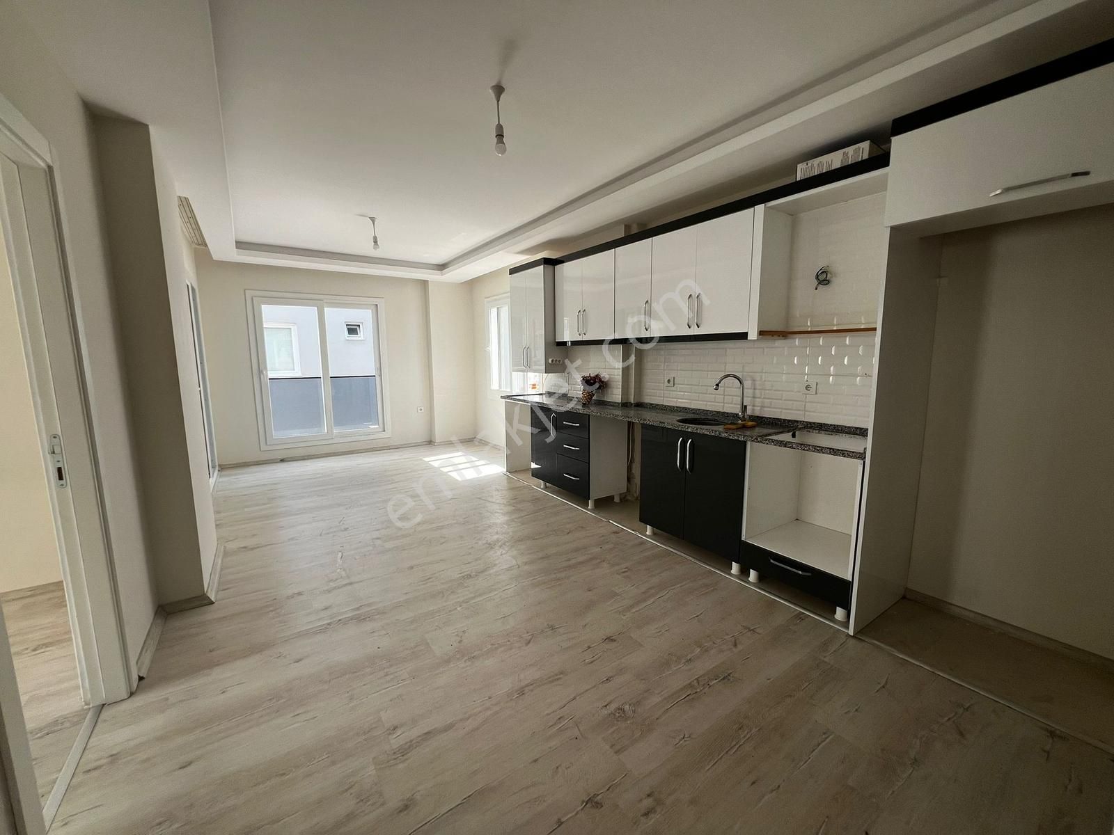 Han Emlak'tan Merkez Mah'de Opel Gedizler Arkası 2+1 Kiralık