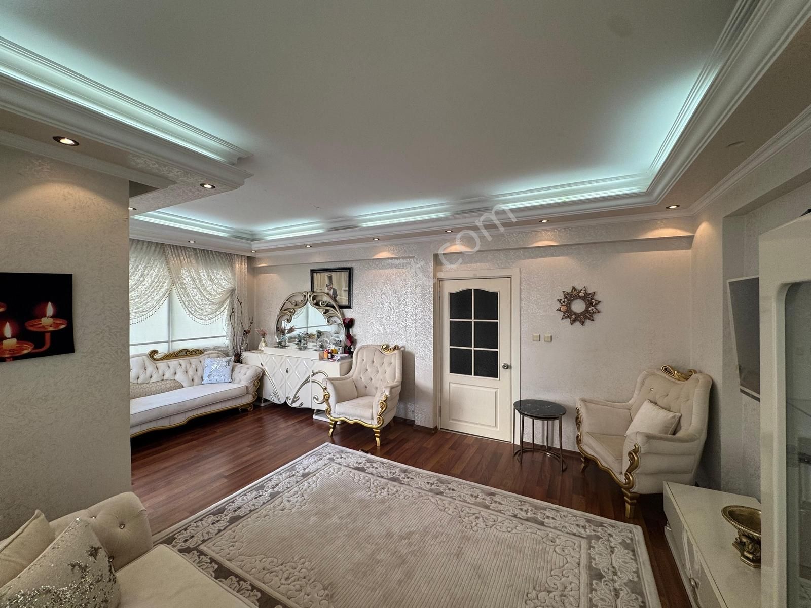 Han Emlak'tan Honda Bayii Civarı Yapılı 3+1 Satılık Daire