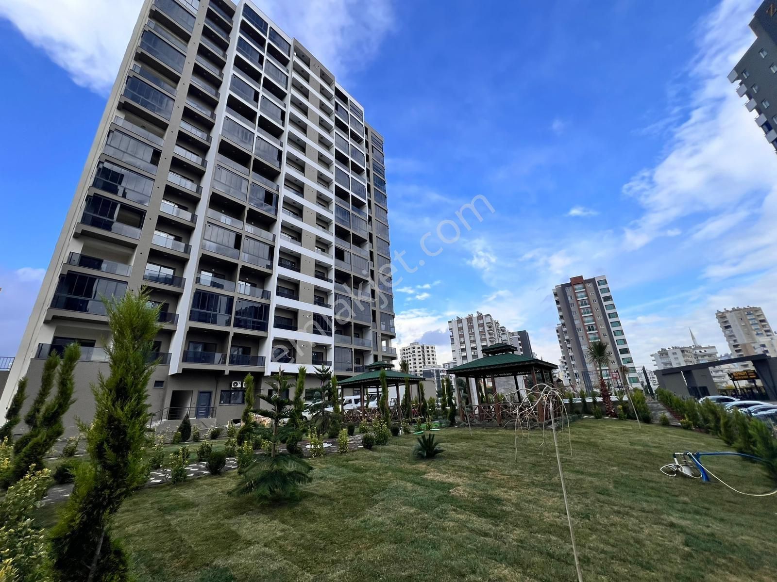 Han Emlak'tan Yaşar Doğu Caddesin De Site İçi Kiralık 1+1