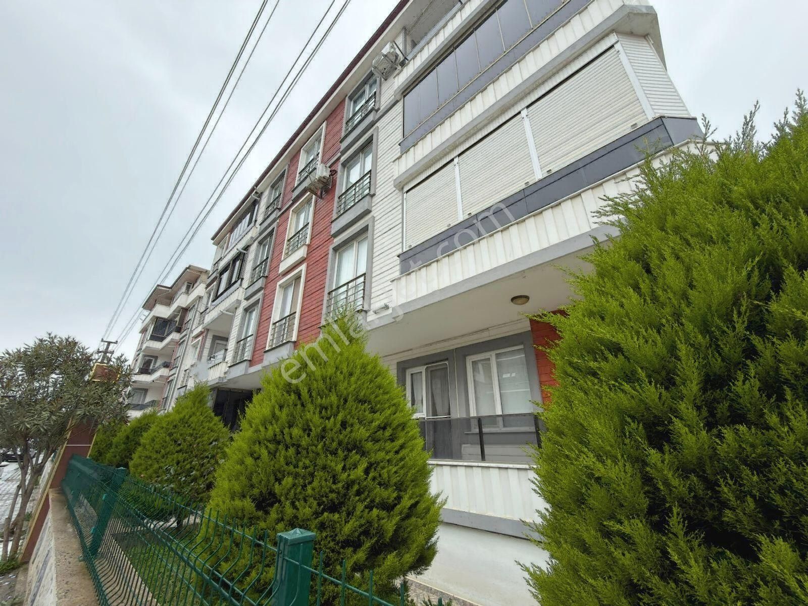 🟣 Güç Gayrimenkul'den Akçay'da Ayrı Mutfaklı Ön Cephe Ara Kat Kombili 2+1 Daire