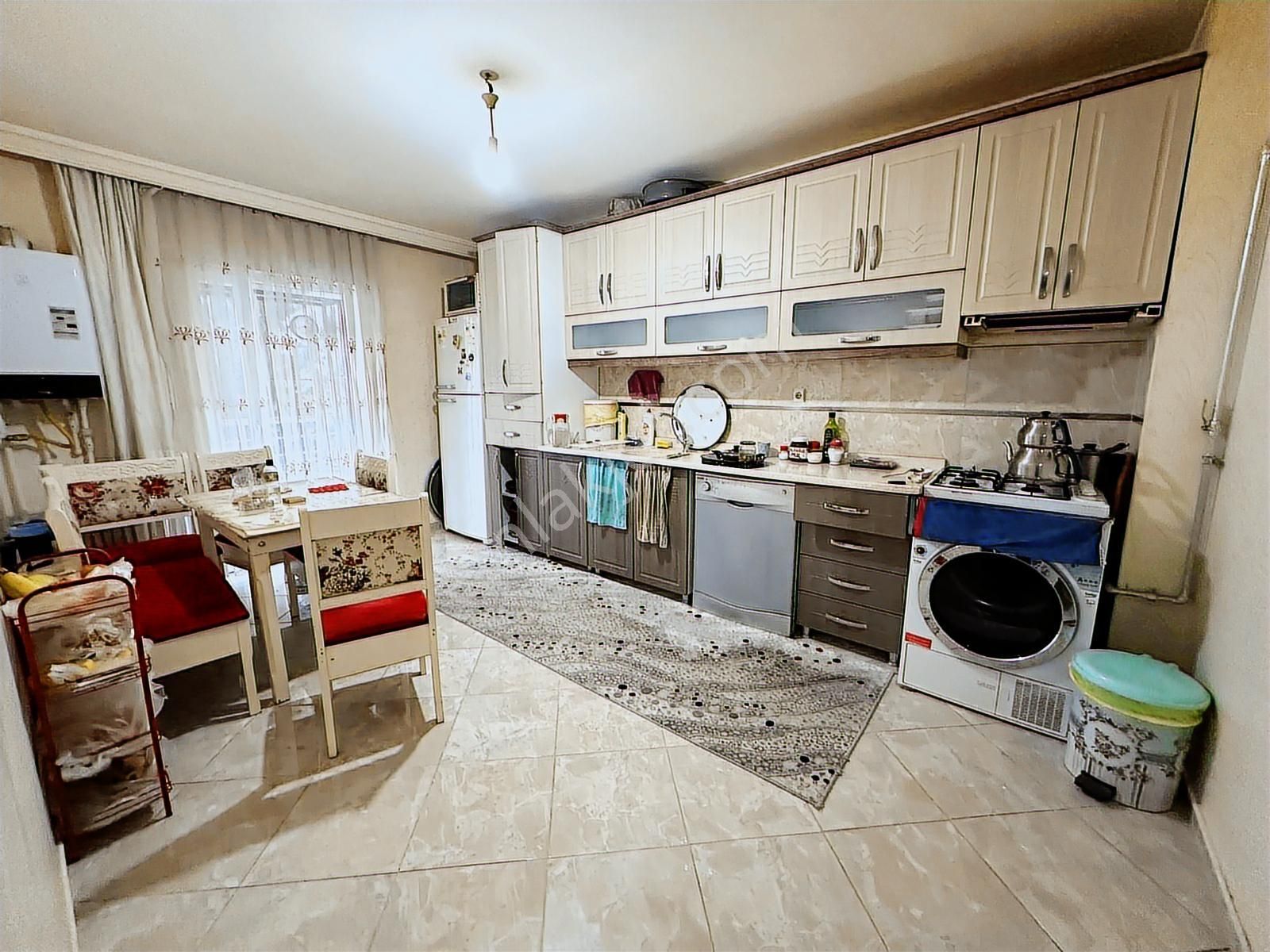 Ön Cehpe Yüksek Giriş Altında Daire Olan 3+1 Ferah Daire