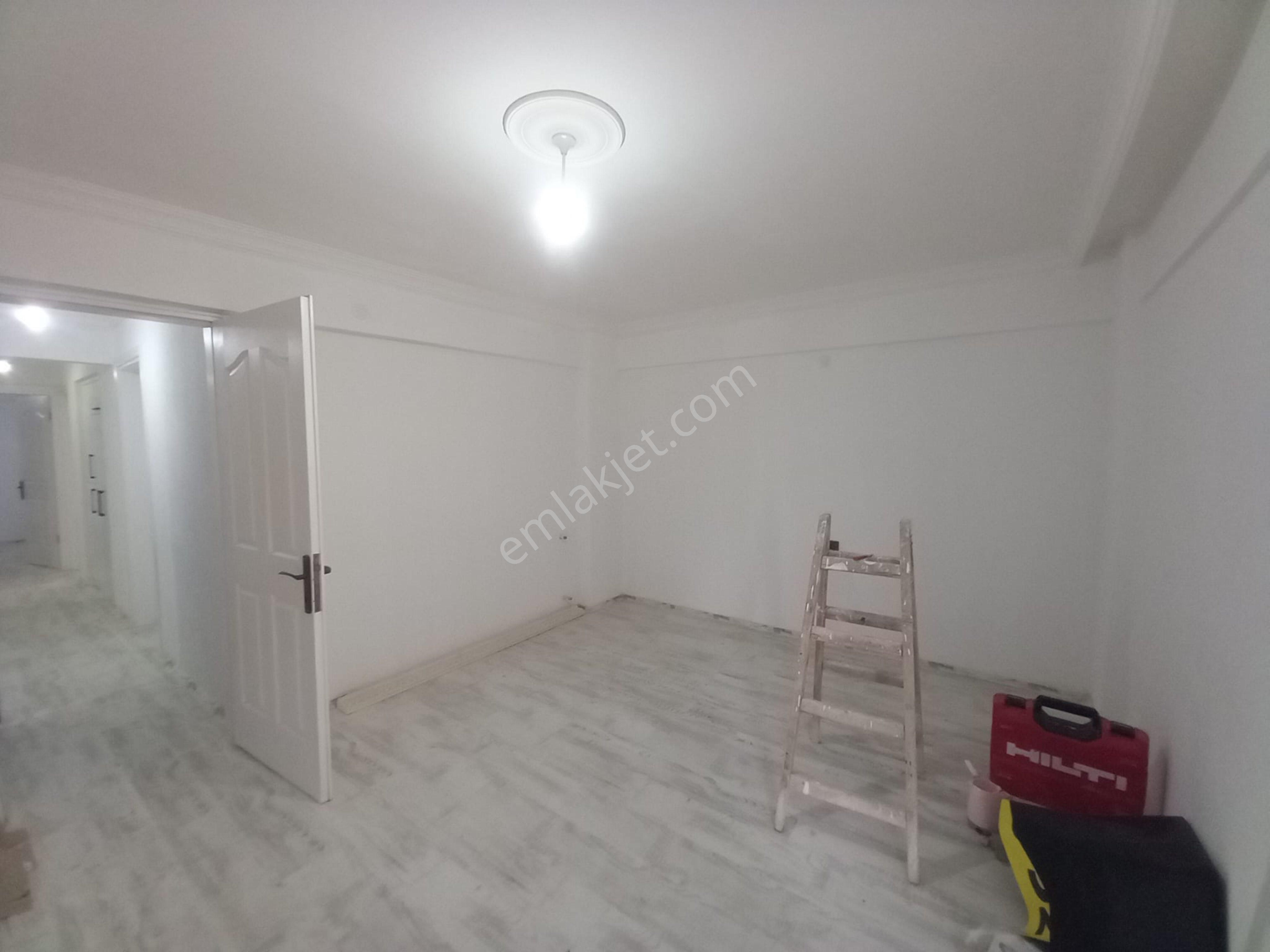 Kuşadası Cumhuriyet Mahallesinde Satılık 2+1 Giriş Kat Engelliye Uygun Satılık Dairemiz Bulunma - Görsel 8