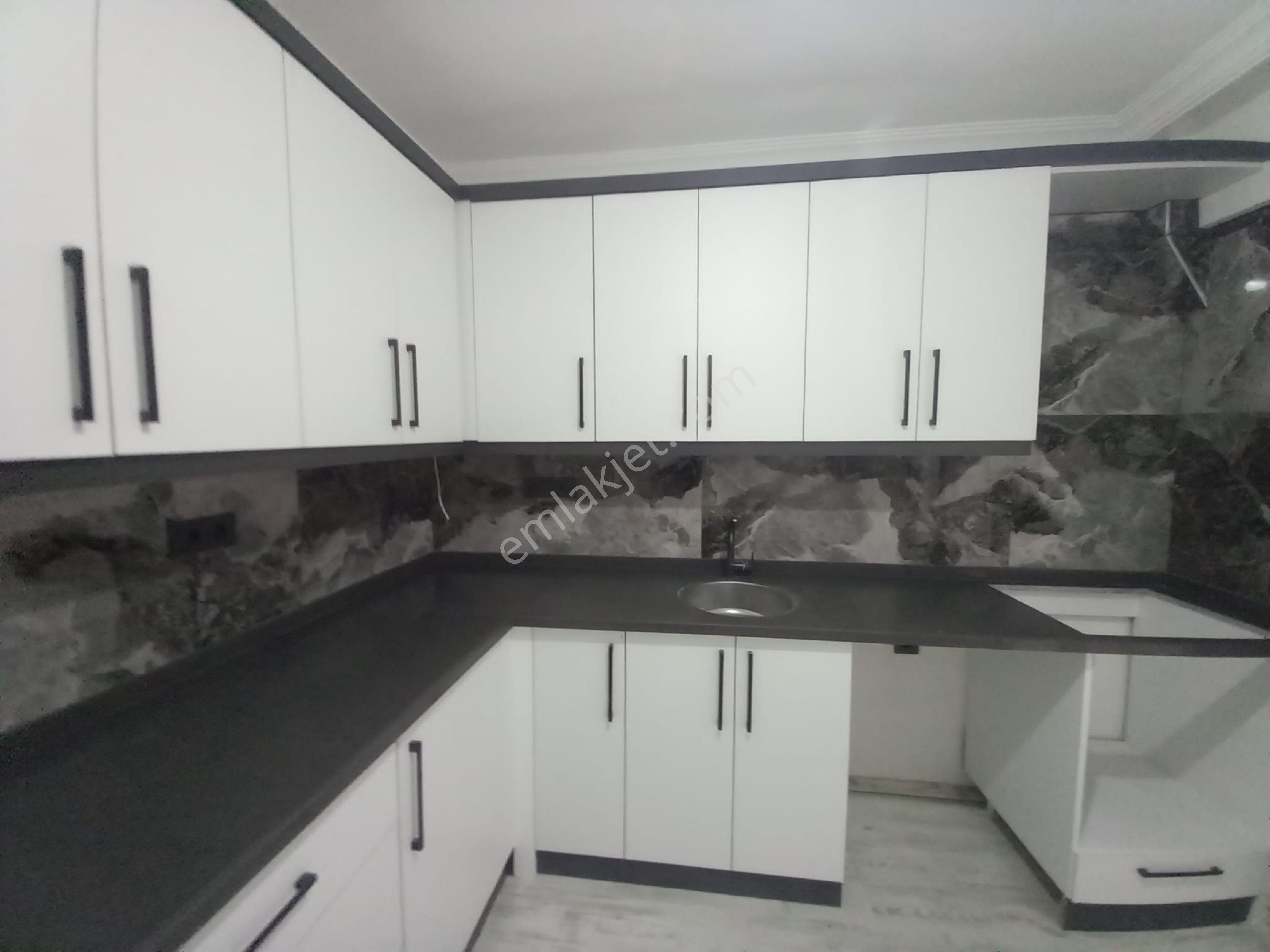 Kuşadası Cumhuriyet Mahallesinde Satılık 2+1 Giriş Kat Engelliye Uygun Satılık Dairemiz Bulunma - Görsel 9