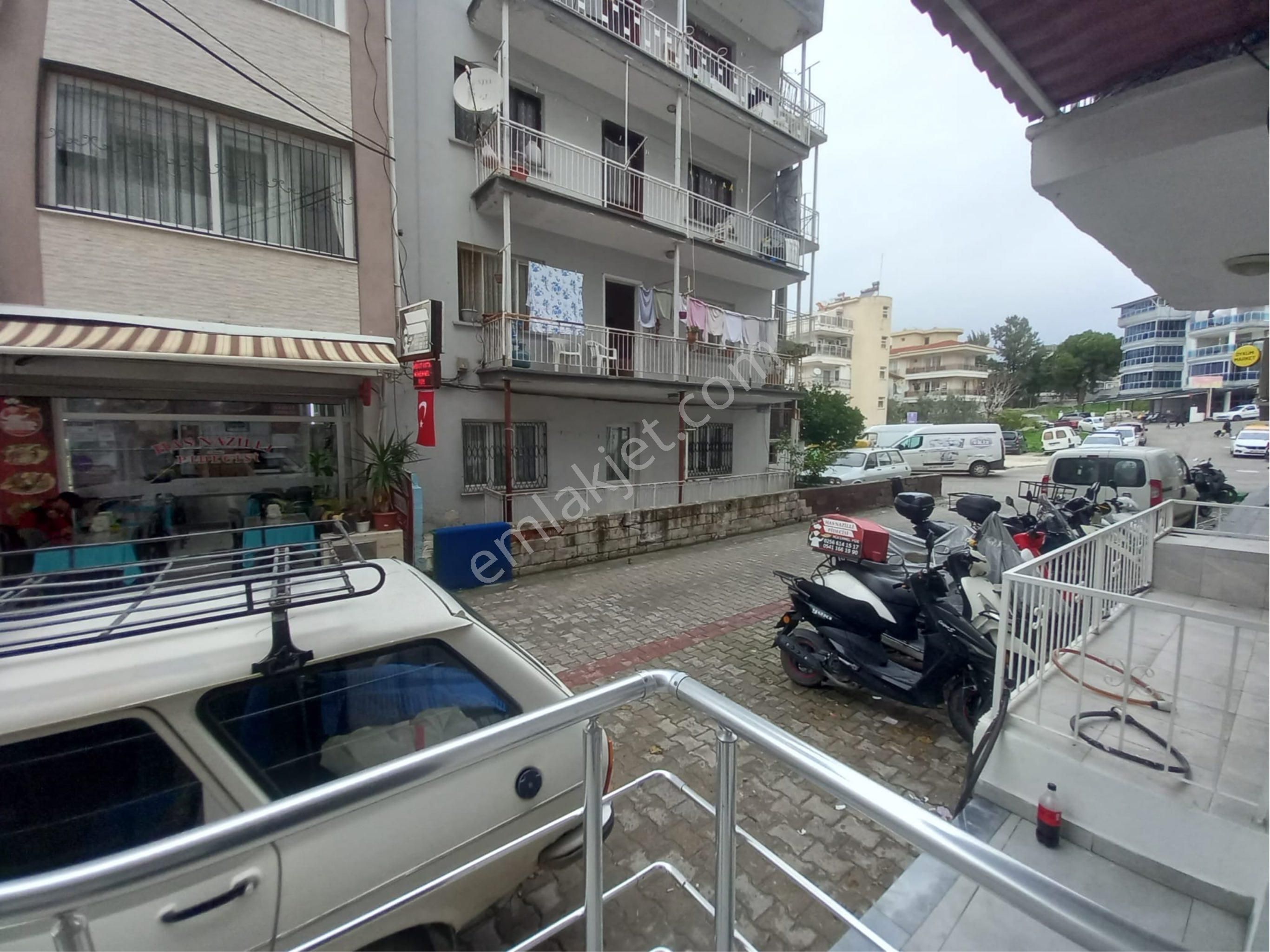 Kuşadası Cumhuriyet Mahallesinde Satılık 2+1 Giriş Kat Engelliye Uygun Satılık Dairemiz Bulunma - Görsel 2