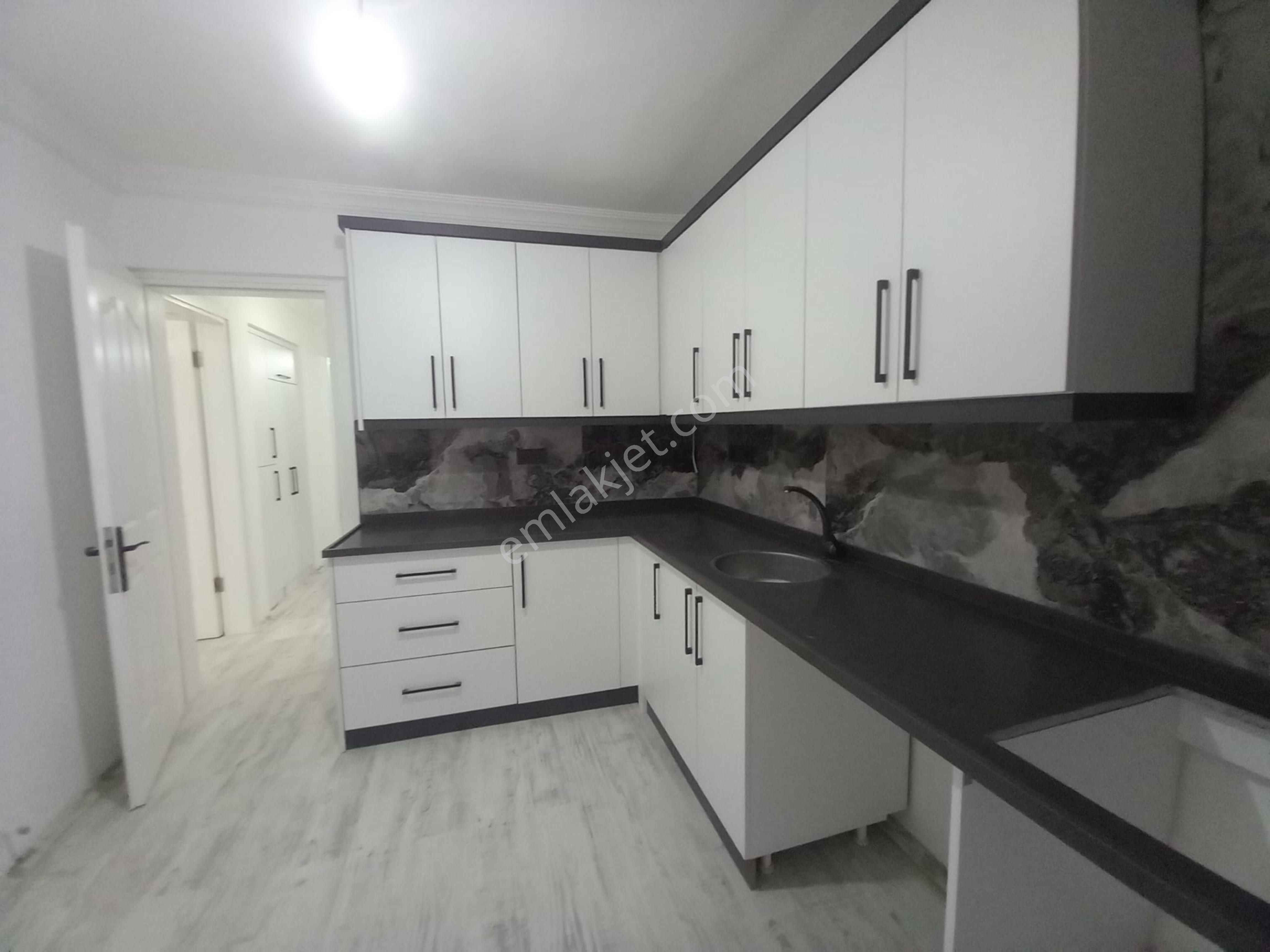 Kuşadası Cumhuriyet Mahallesinde Satılık 2+1 Giriş Kat Engelliye Uygun Satılık Dairemiz Bulunma - Görsel 13