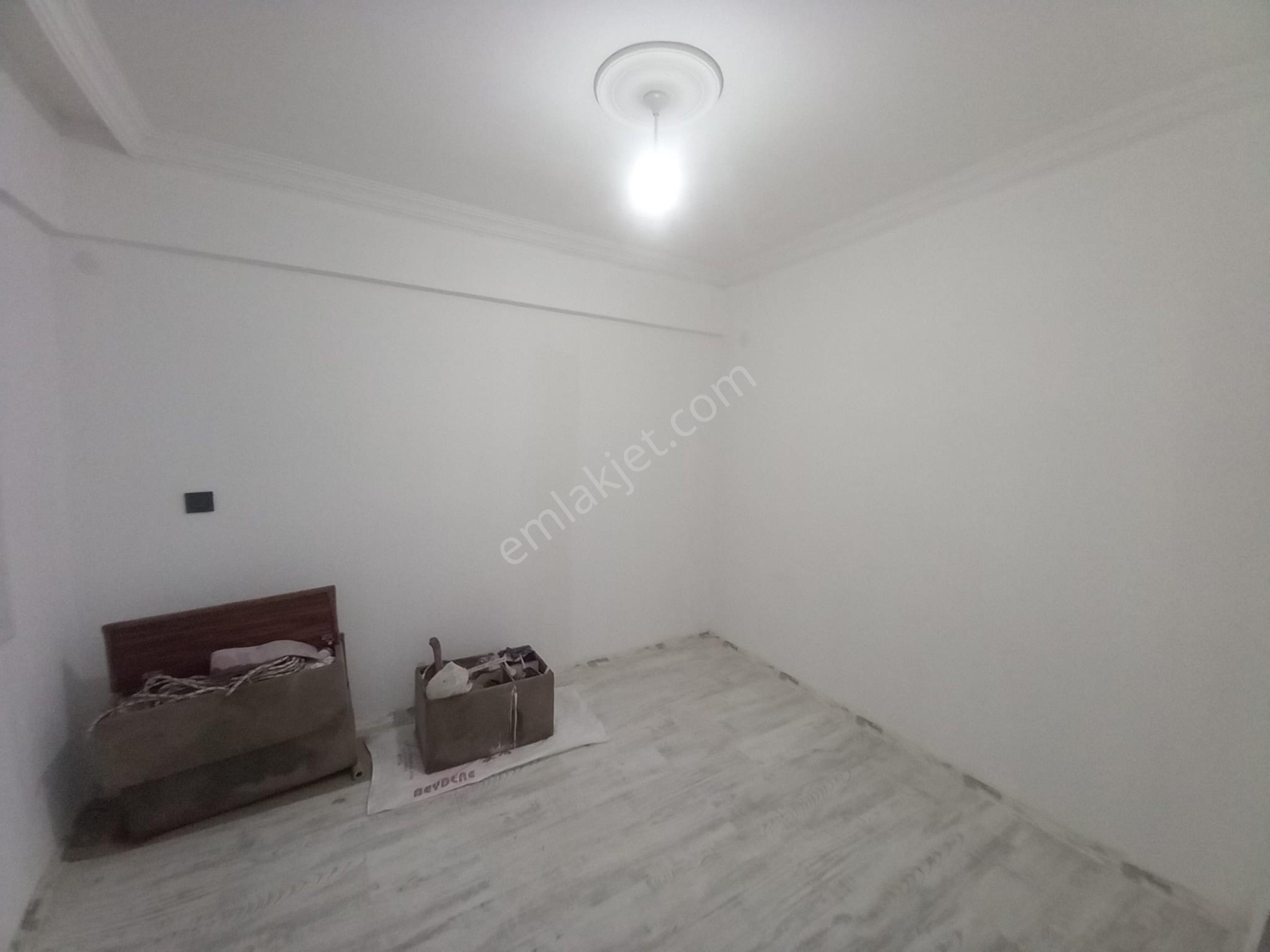 Kuşadası Cumhuriyet Mahallesinde Satılık 2+1 Giriş Kat Engelliye Uygun Satılık Dairemiz Bulunma - Görsel 6